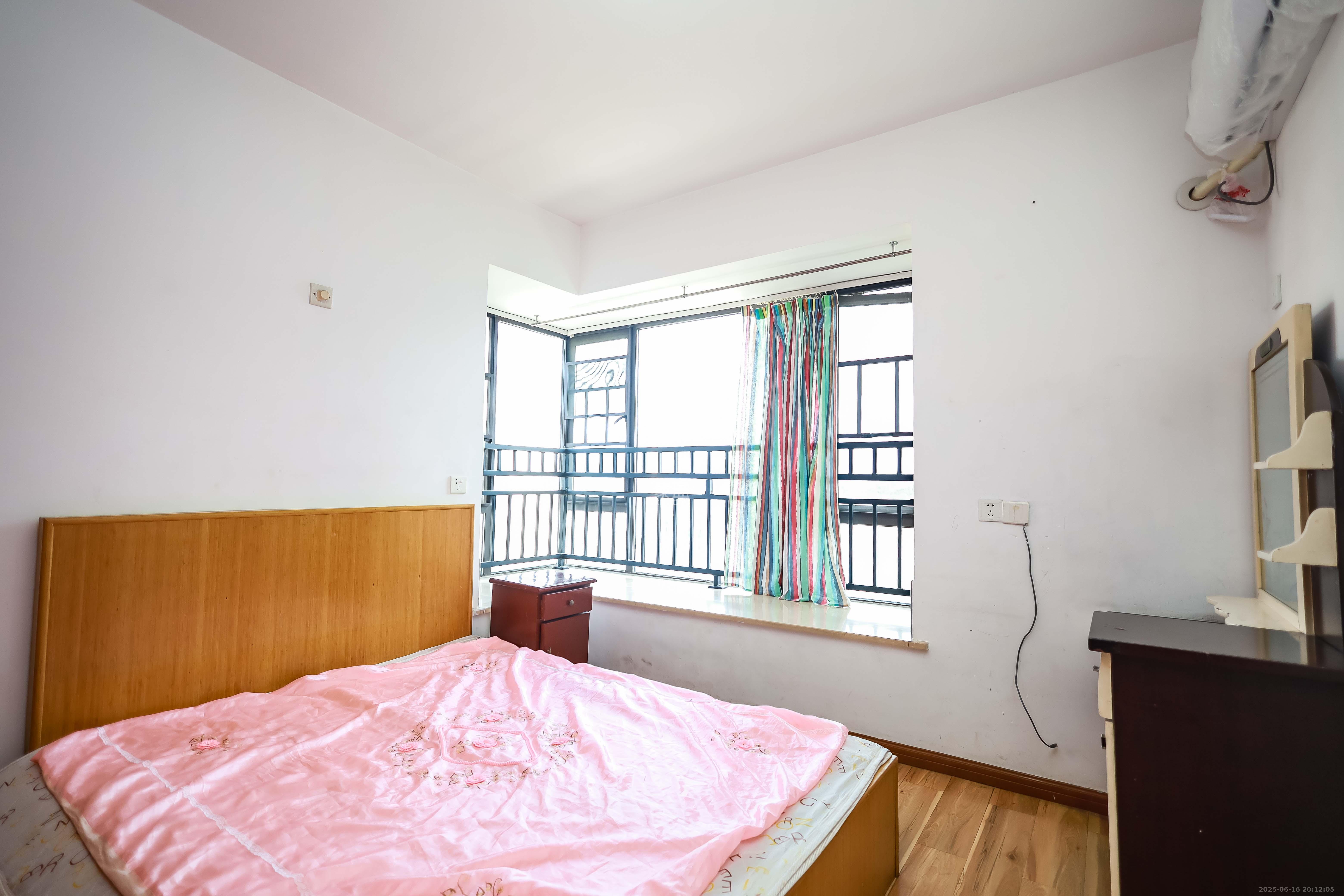 卓越蔚蓝海岸三期 2室2厅1卫 69.0万 卓越蔚蓝海岸三期 2室2厅1卫 69.0万卧室