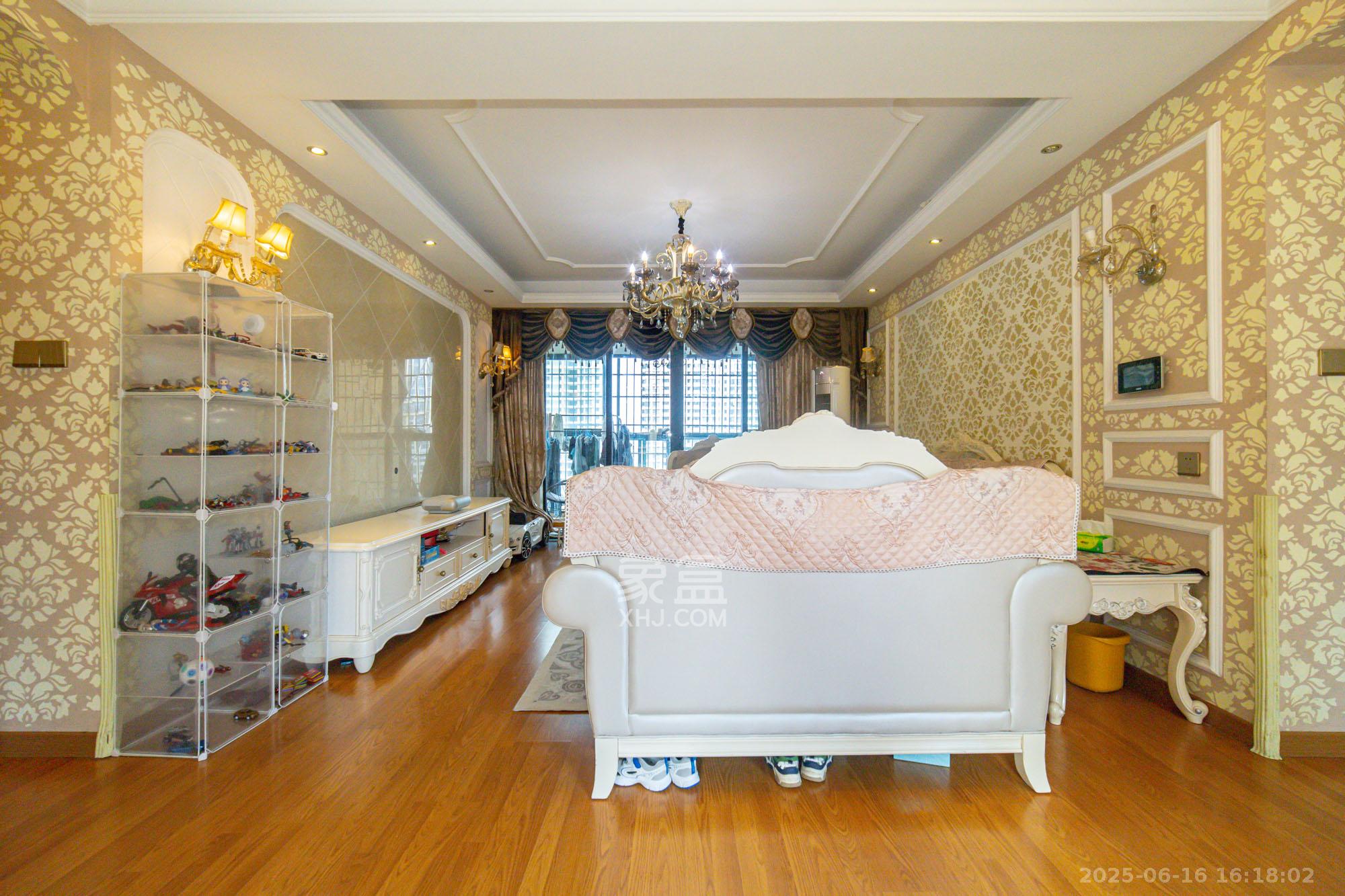 方略城市广场  4室2厅2卫    99.8万 方略城市广场  4室2厅2卫    99.8万客厅