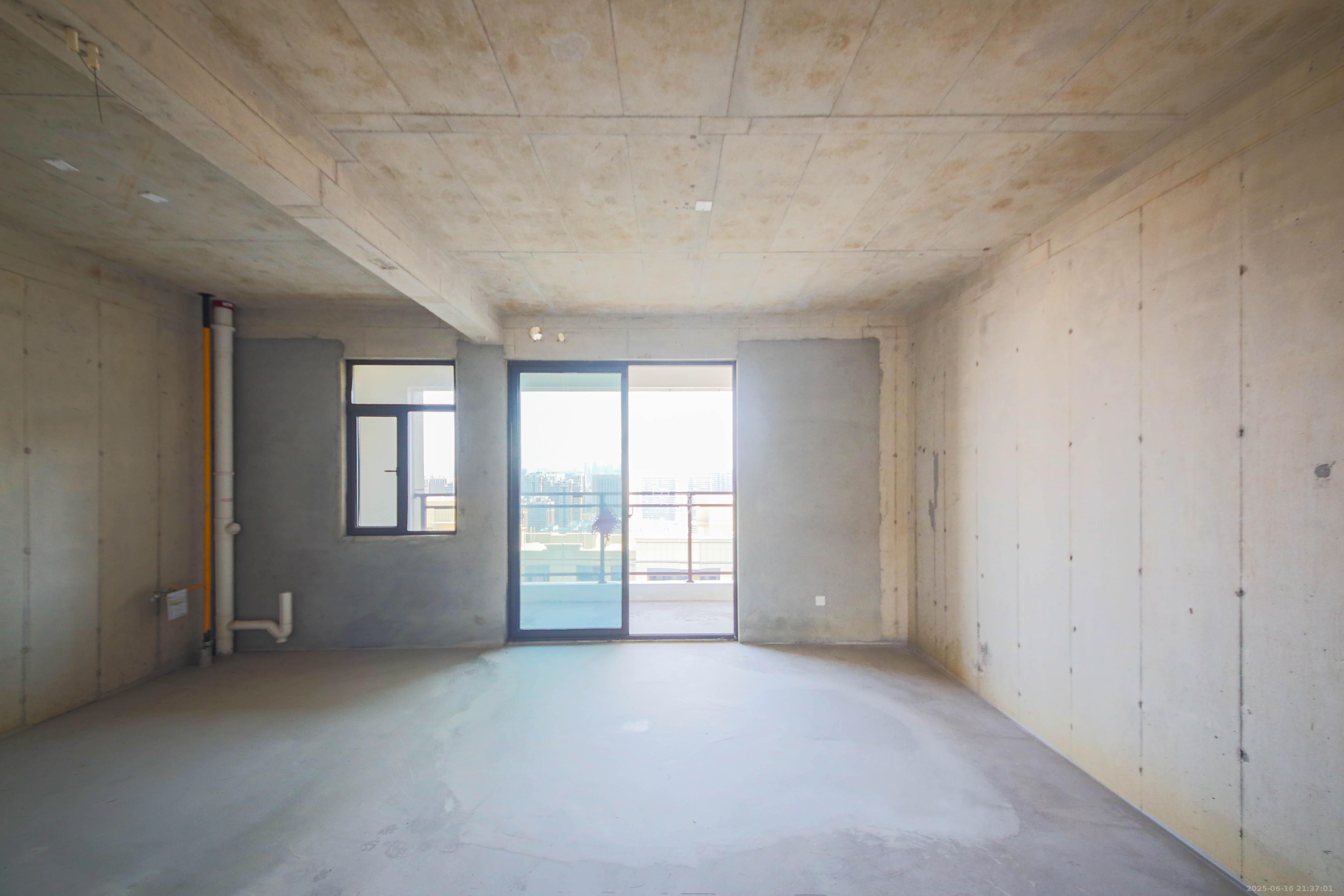 兴铁湘府和园 4室2厅2卫 280.0万 兴铁湘府和园 4室2厅2卫 280.0万客厅