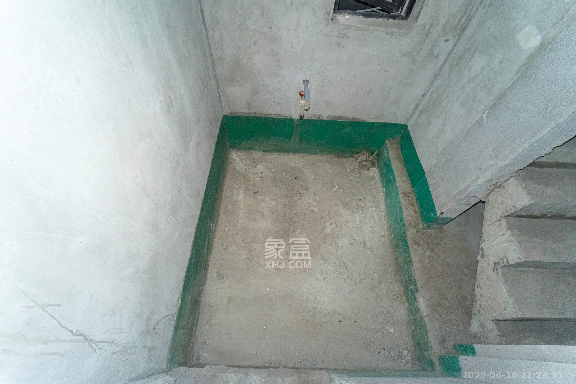东原麓印长江C区  6室2厅4卫   318.00万卫生间