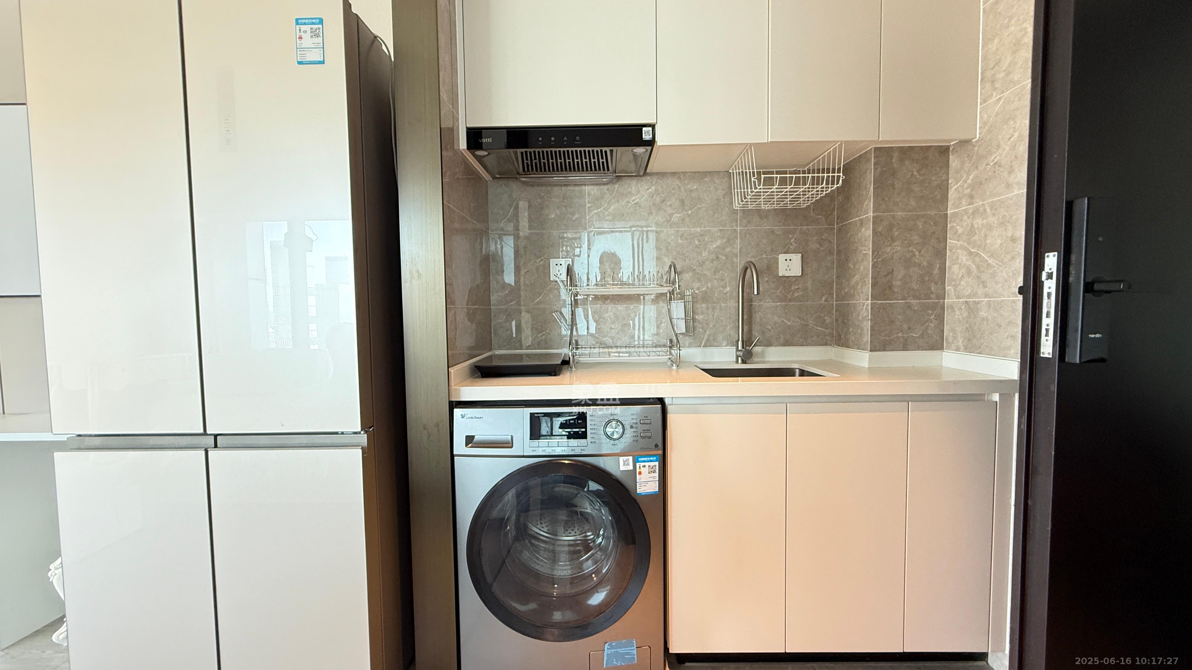 华润置地中心  1室1厅1卫    3200.0元/月室内图