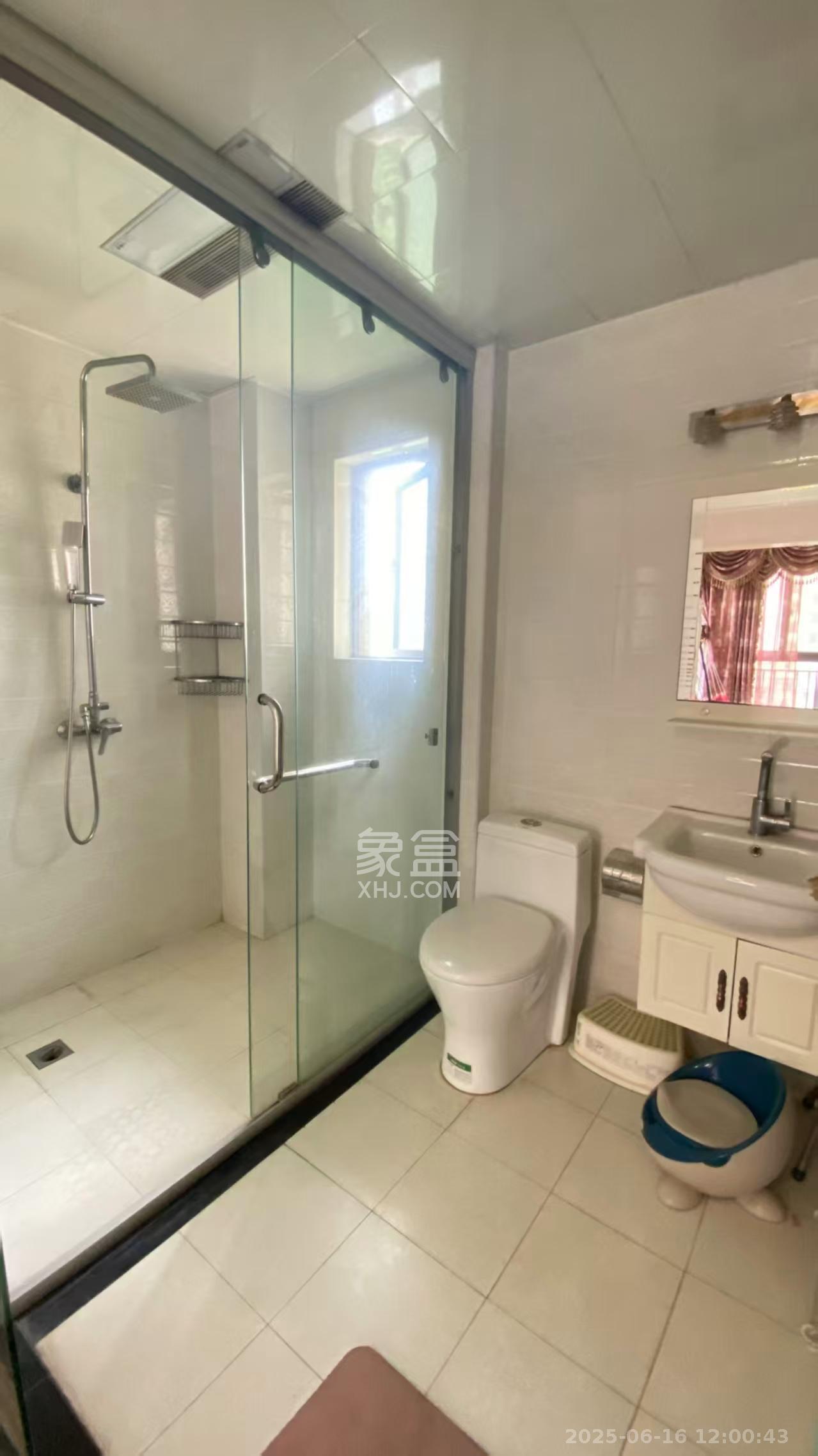 山水嘉园  4室2厅2卫    2200.0元/月室内图