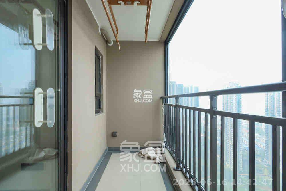 万科里金域国际  4室2厅2卫   9000.00元/月室内图