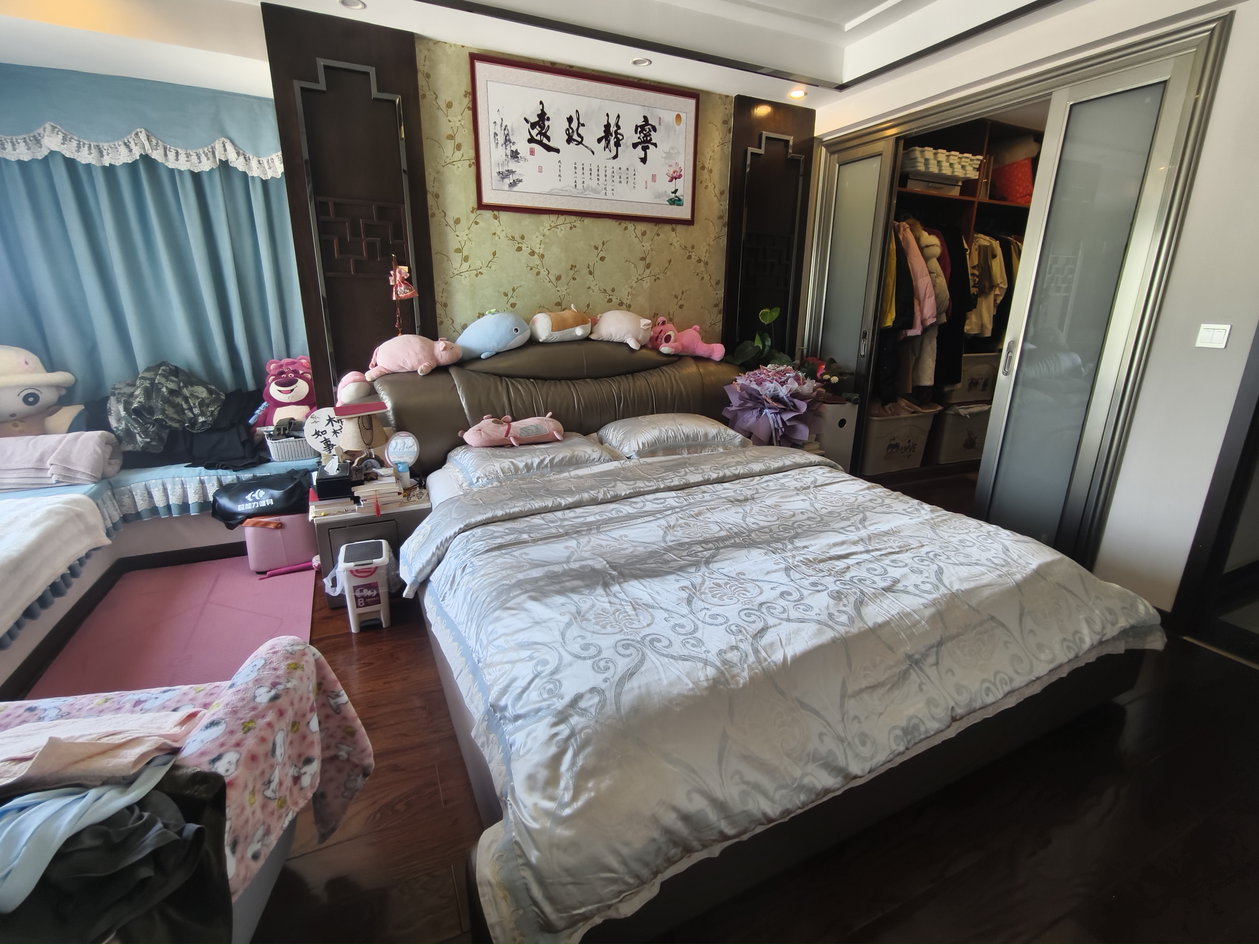 东岳新外滩  3室2厅2卫   82.80万客厅