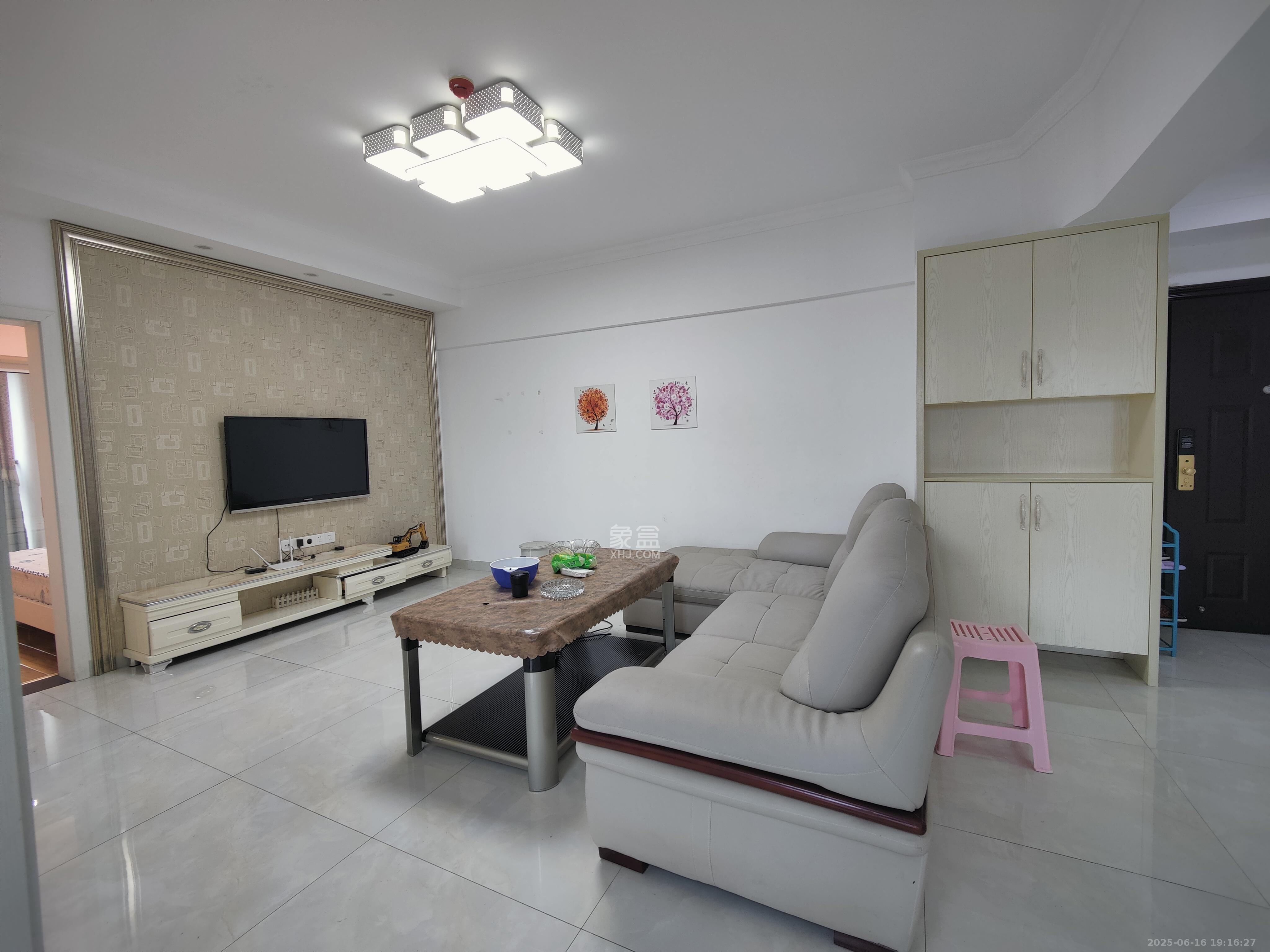 山水湾 3室2厅1卫 2200.0元/月 山水湾 3室2厅1卫 2200.0元/月室内图