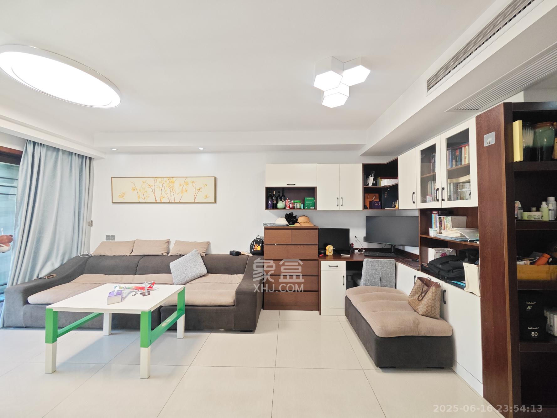 卓越蔚蓝城邦 3室2厅1卫 57.0万 卓越蔚蓝城邦 3室2厅1卫 57.0万客厅