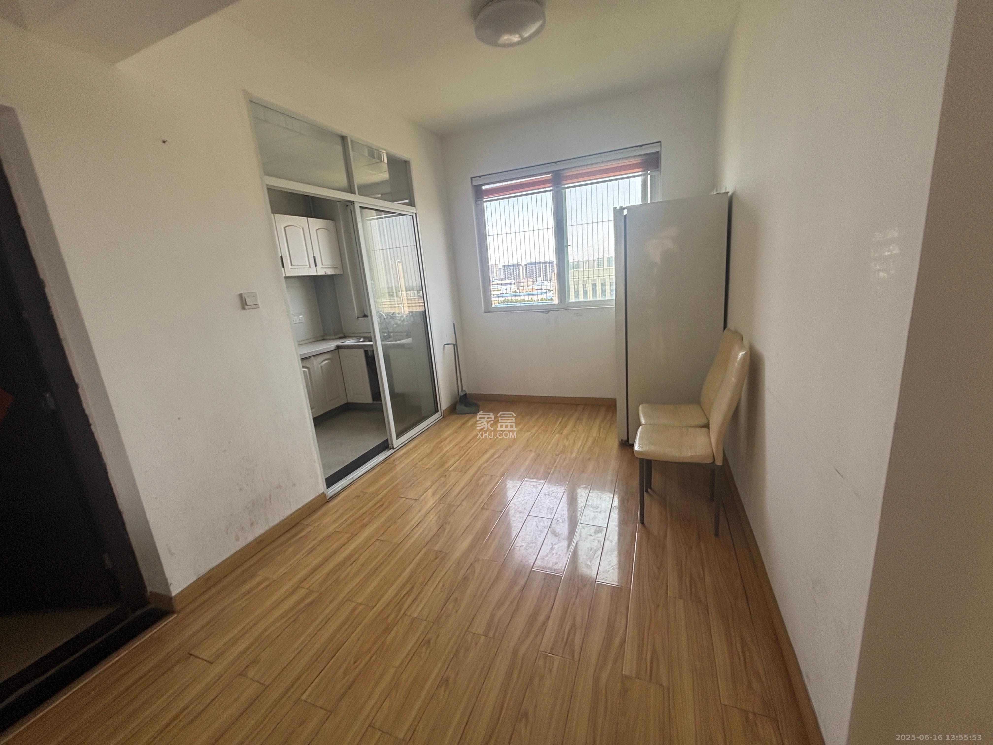 光明城市(星辰青年城) 4室2厅1卫 2500.0元/月 光明城市(星辰青年城) 4室2厅1卫 2500.0元/月室内图