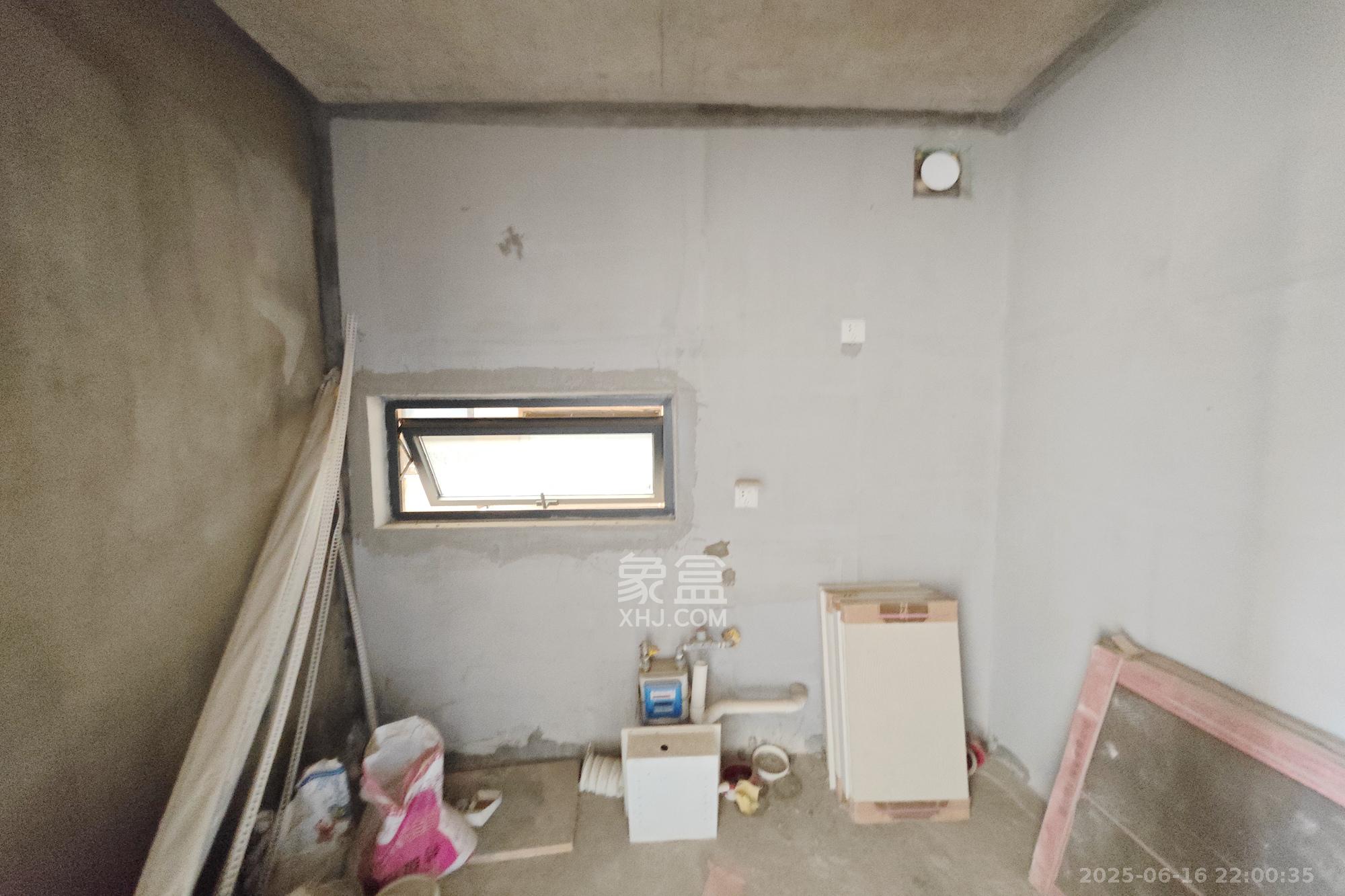 建发中央悦府  4室2厅2卫   176.00万卧室