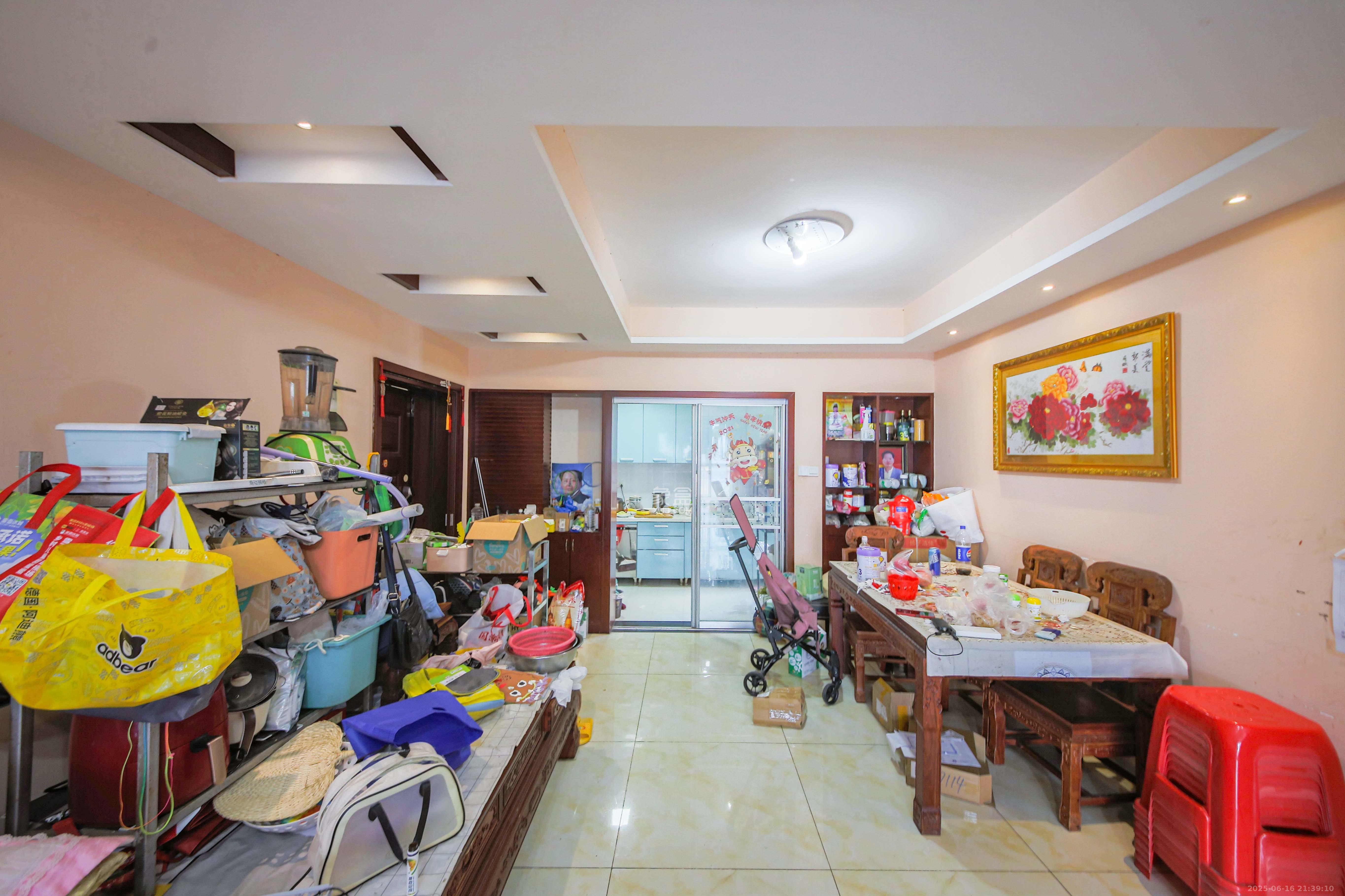 鑫远御文台一期  4室2厅2卫    115.0万 鑫远御文台一期  4室2厅2卫    115.0万客厅