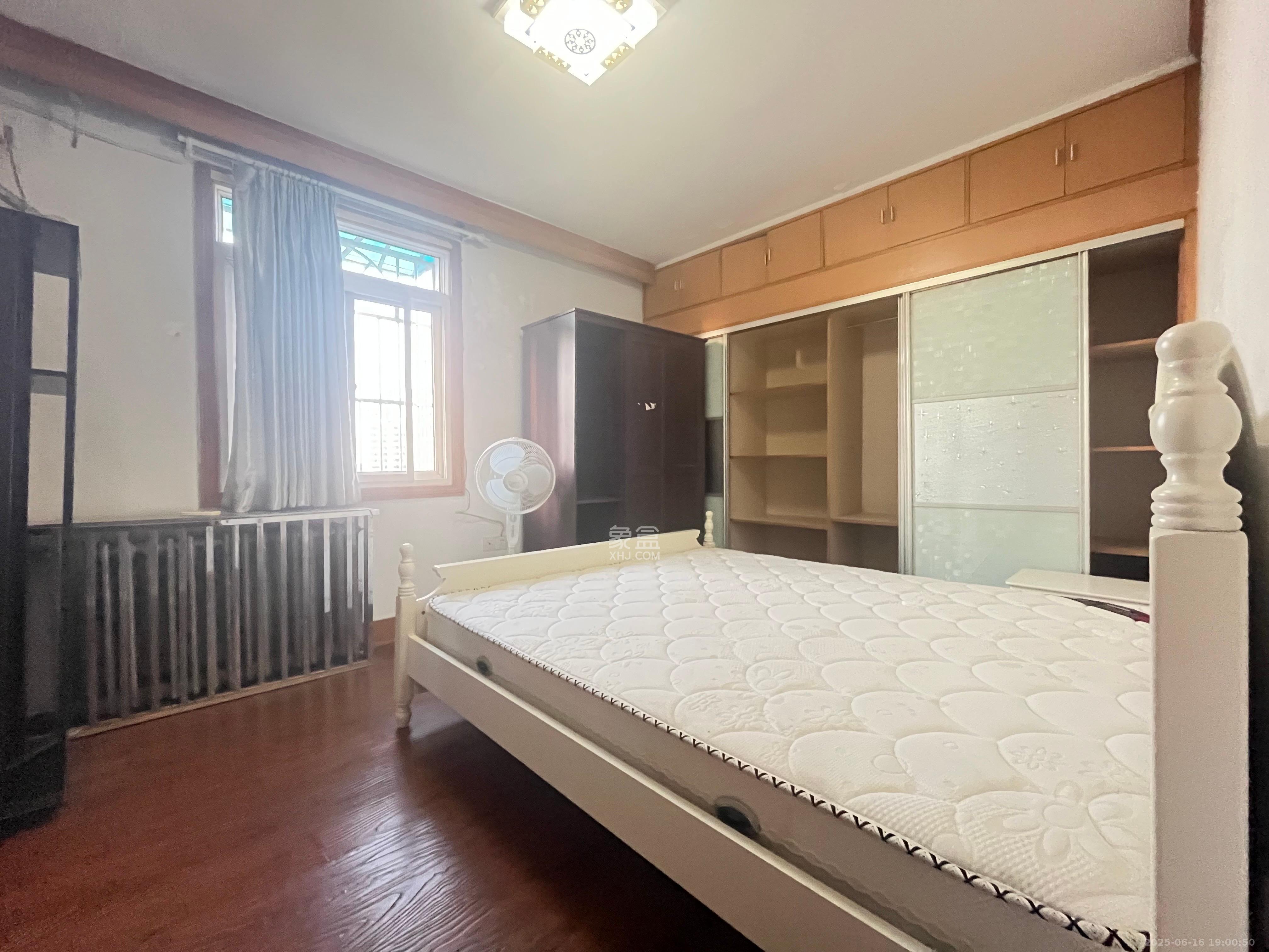 省政府机关梓园住宅区 3室2厅1卫 2700.0元/月 省政府机关梓园住宅区 3室2厅1卫 2700.0元/月室内图