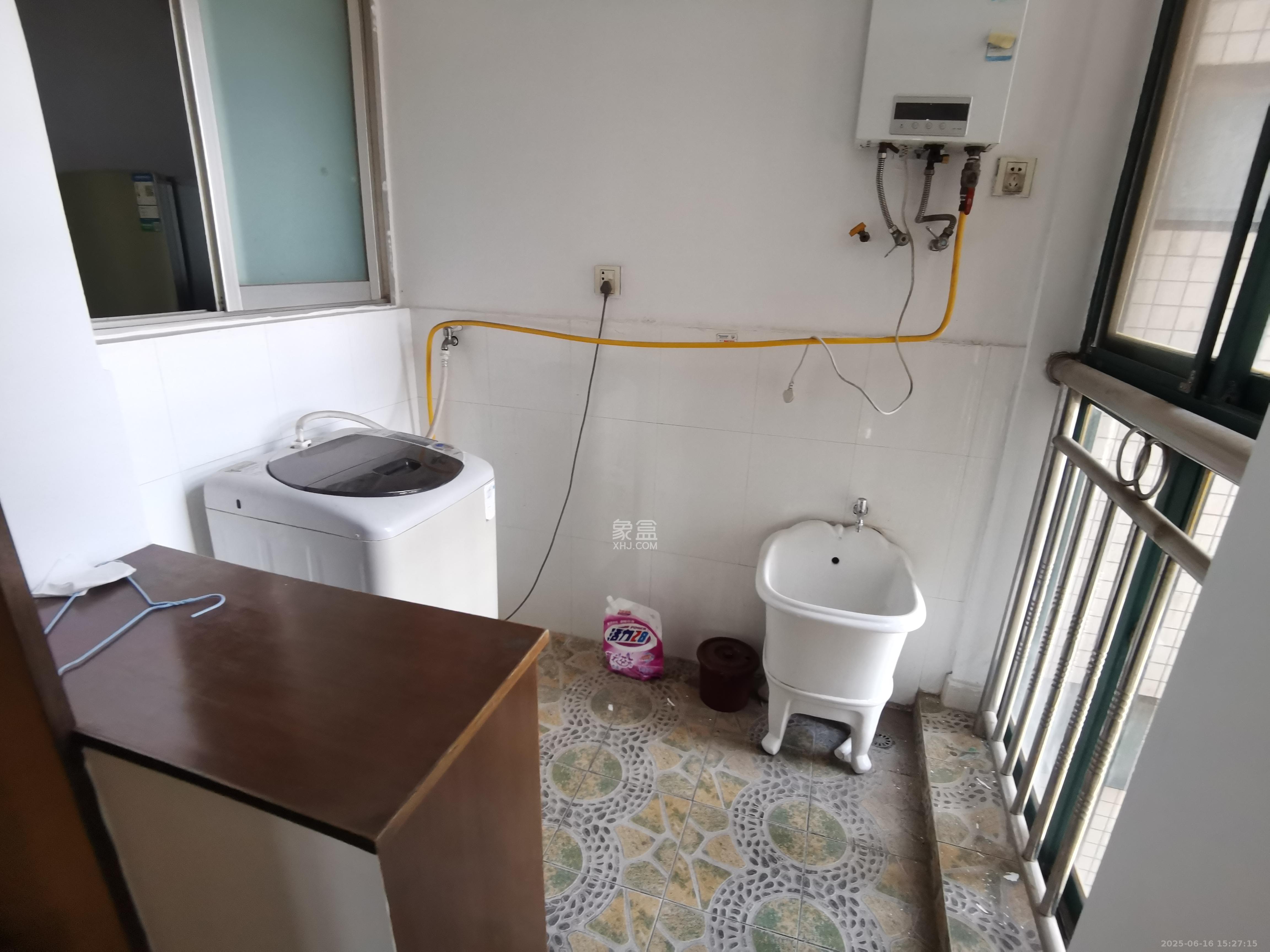 上东印象 3室2厅2卫 2400.0元/月 上东印象 3室2厅2卫 2400.0元/月室内图