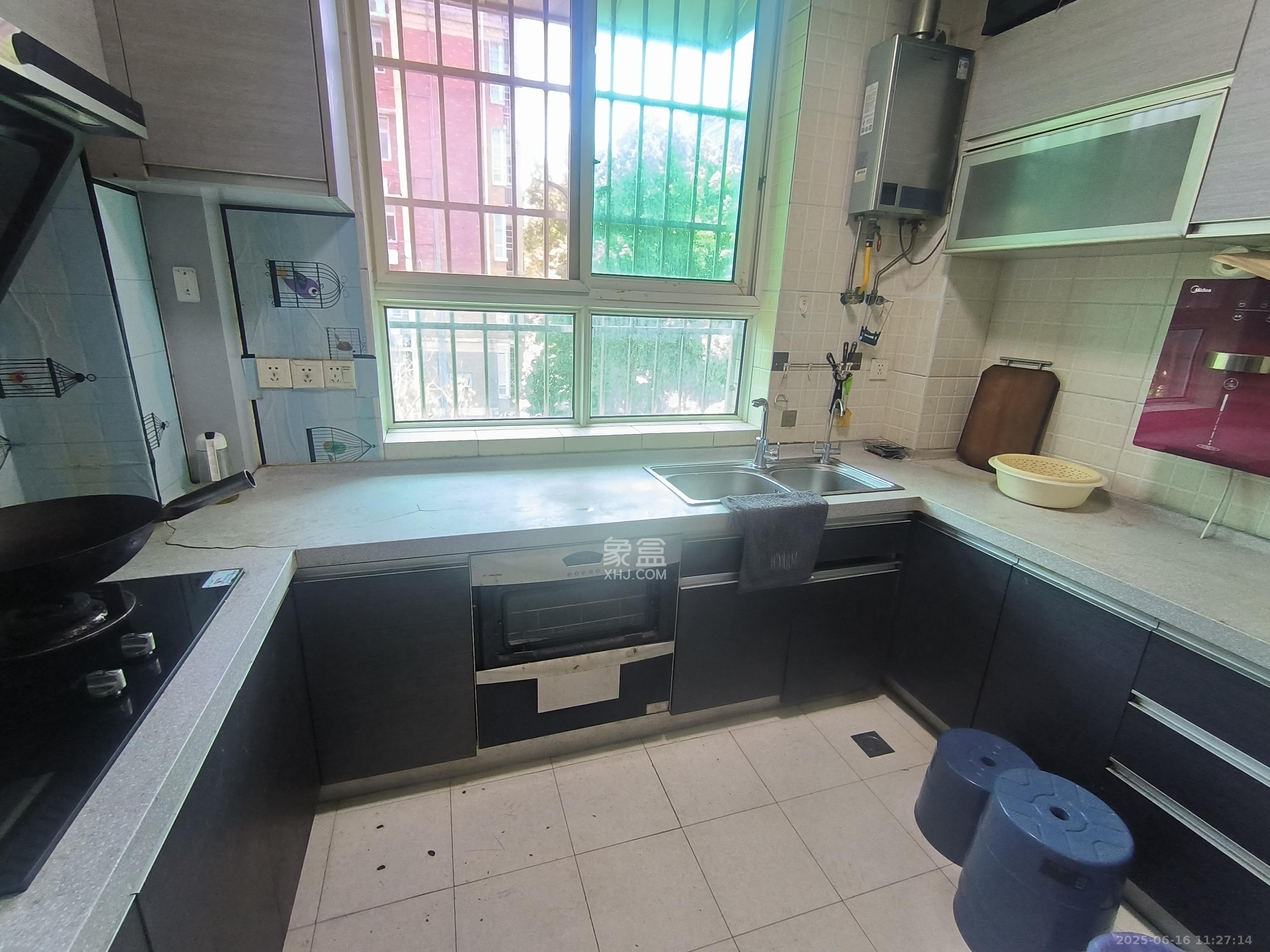 欣胜园 3室2厅2卫 2200.0元/月 欣胜园 3室2厅2卫 2200.0元/月室内图