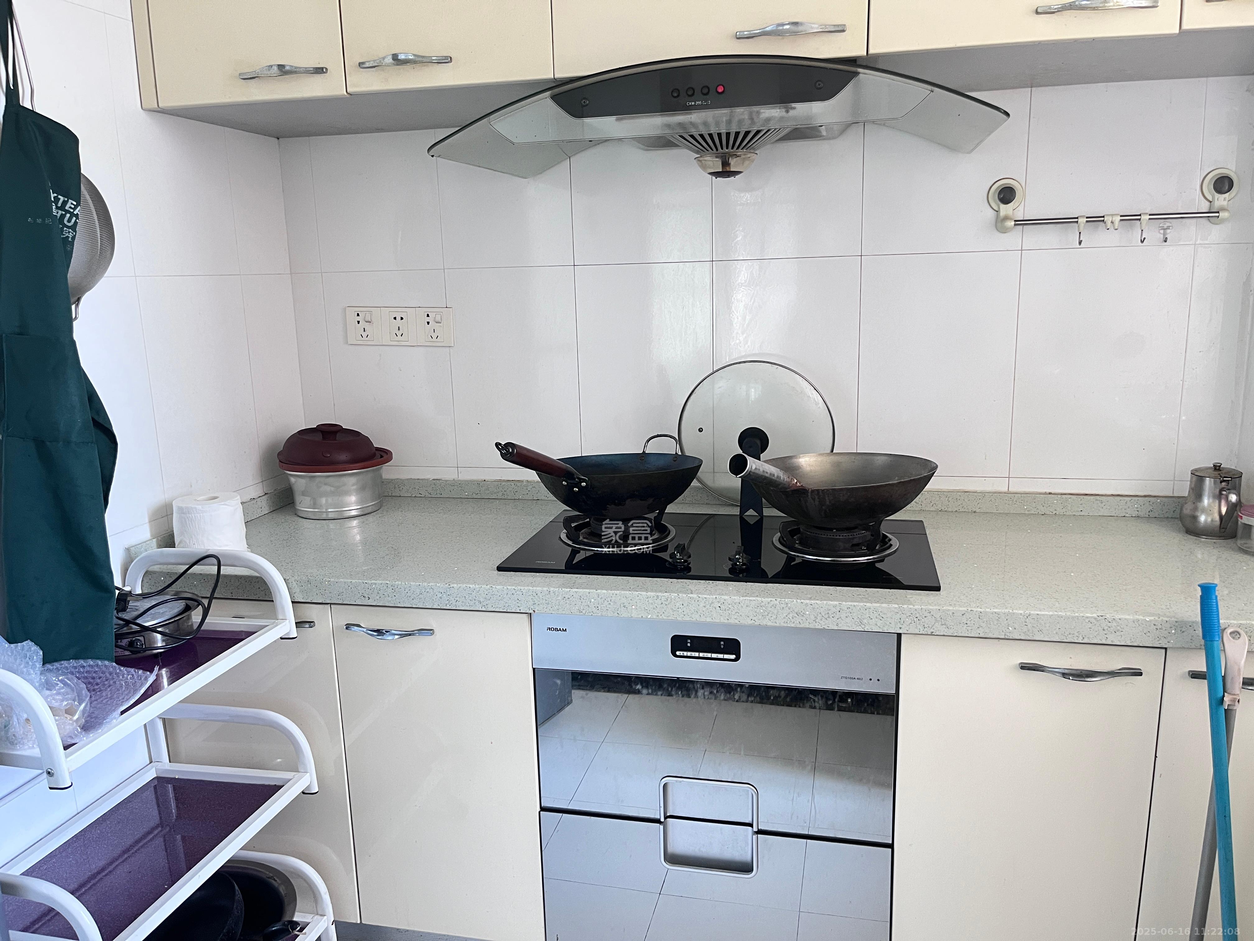 极目楚天  2室2厅1卫    2600.0元/月 极目楚天  2室2厅1卫    2600.0元/月室内图