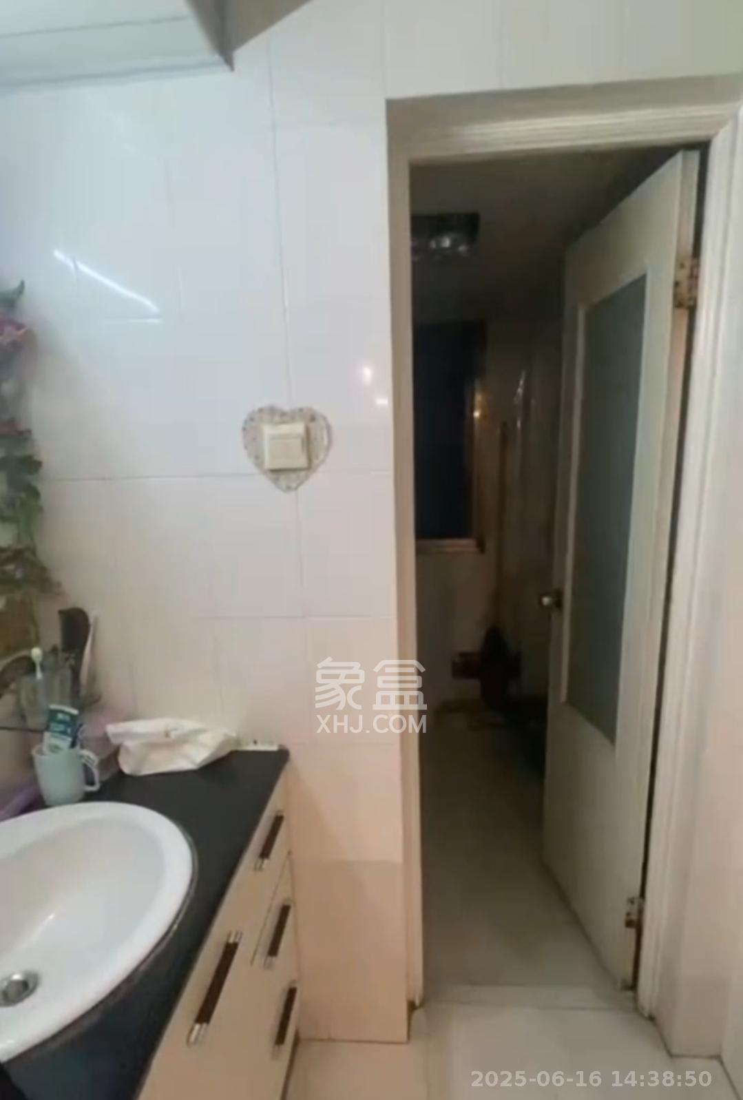 南明苑西区 3室2厅1卫 2500.0元/月 南明苑西区 3室2厅1卫 2500.0元/月室内图