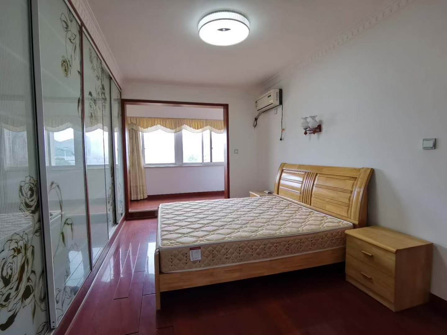 万城国际  3室2厅2卫    1580.0元/月 万城国际  3室2厅2卫    1580.0元/月室内图