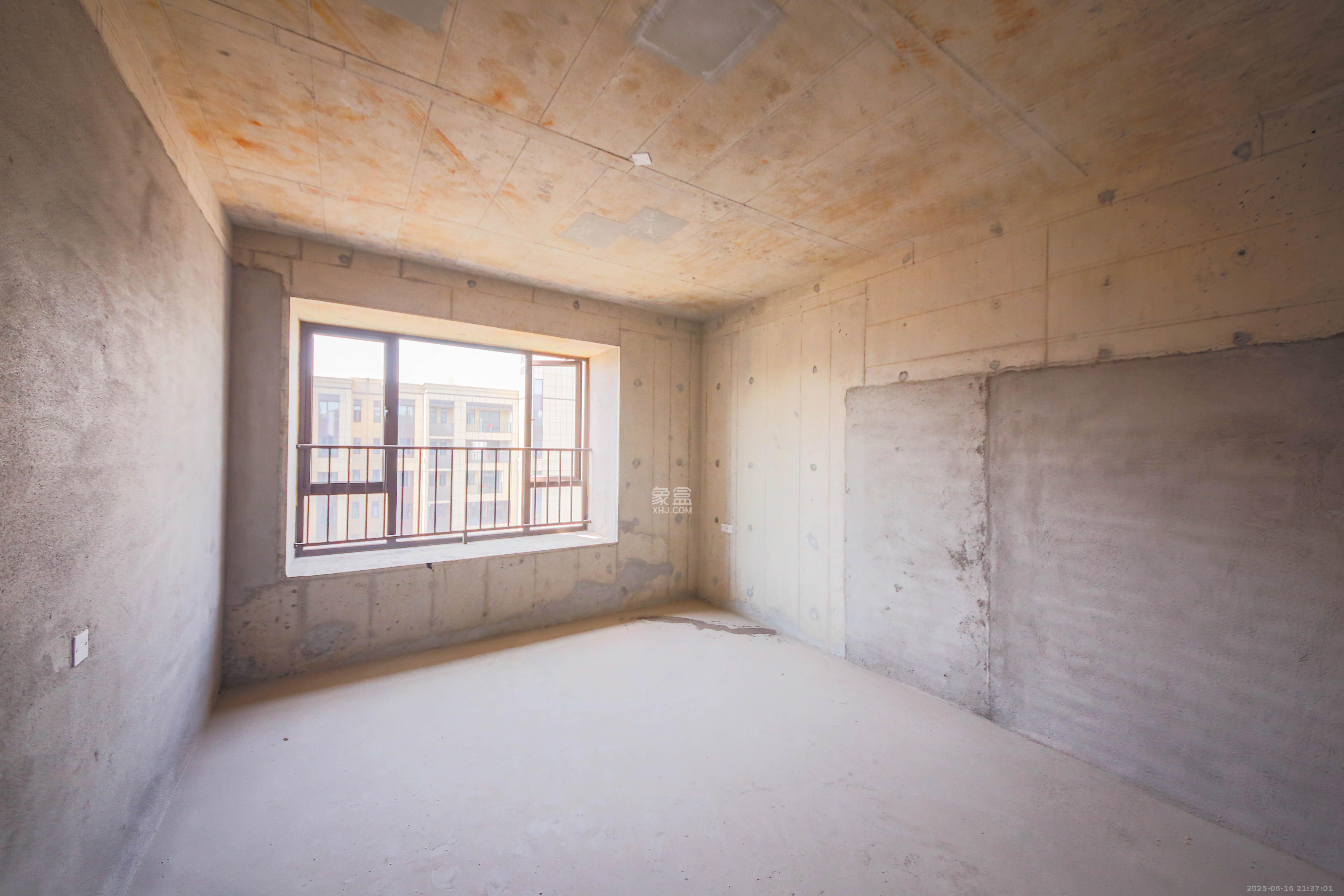 兴铁湘府和园 4室2厅2卫 280.0万 兴铁湘府和园 4室2厅2卫 280.0万卧室