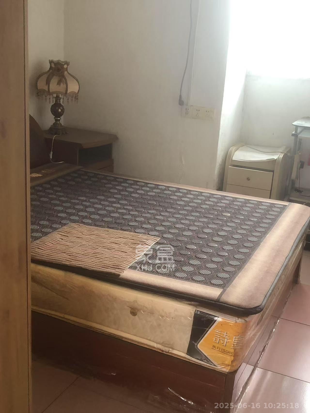 陡岭社区  2室2厅1卫    1000.0元/月 陡岭社区  2室2厅1卫    1000.0元/月室内图