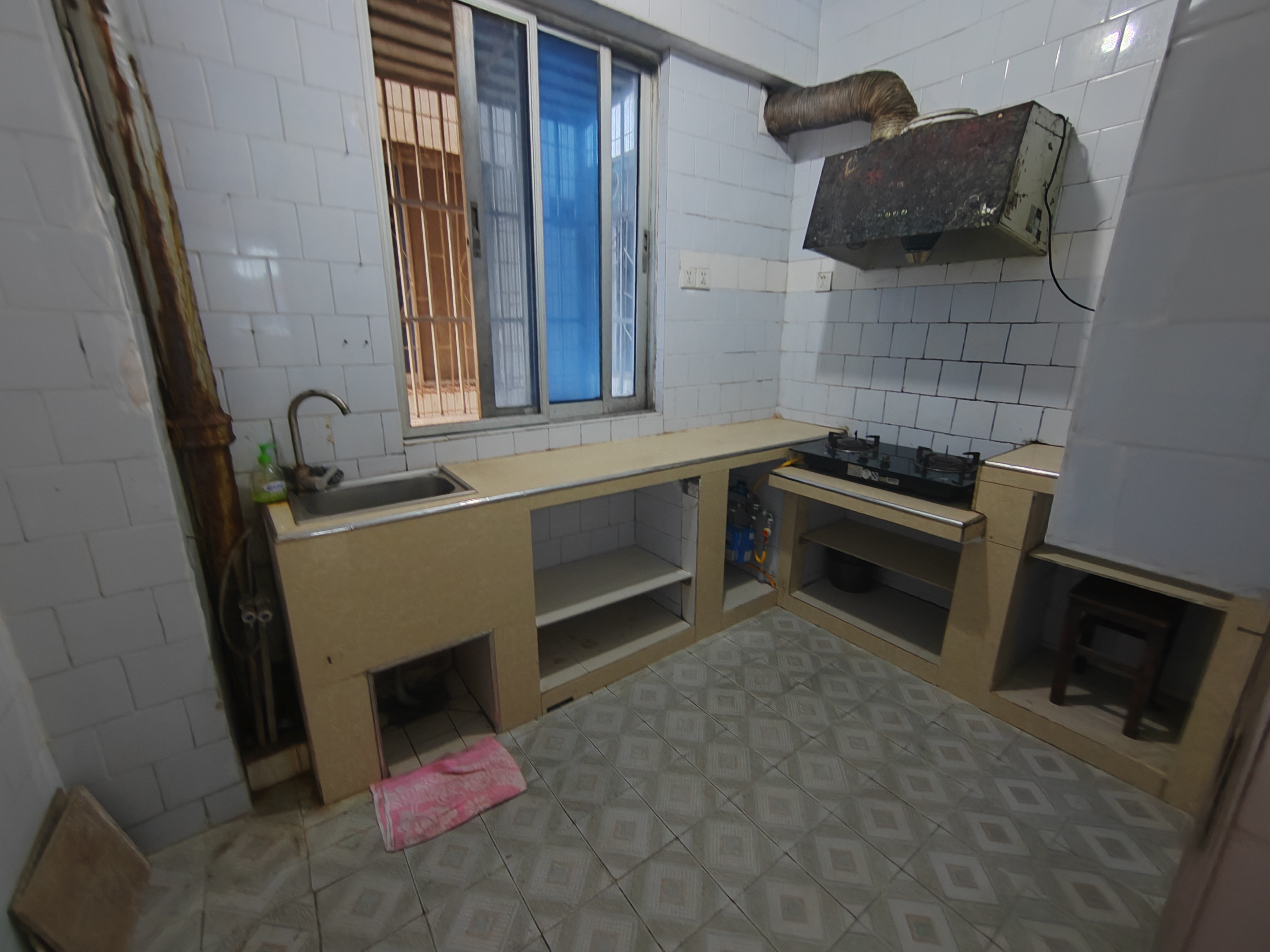 中一大厦  3室2厅2卫    2000.0元/月 中一大厦  3室2厅2卫    2000.0元/月室内图