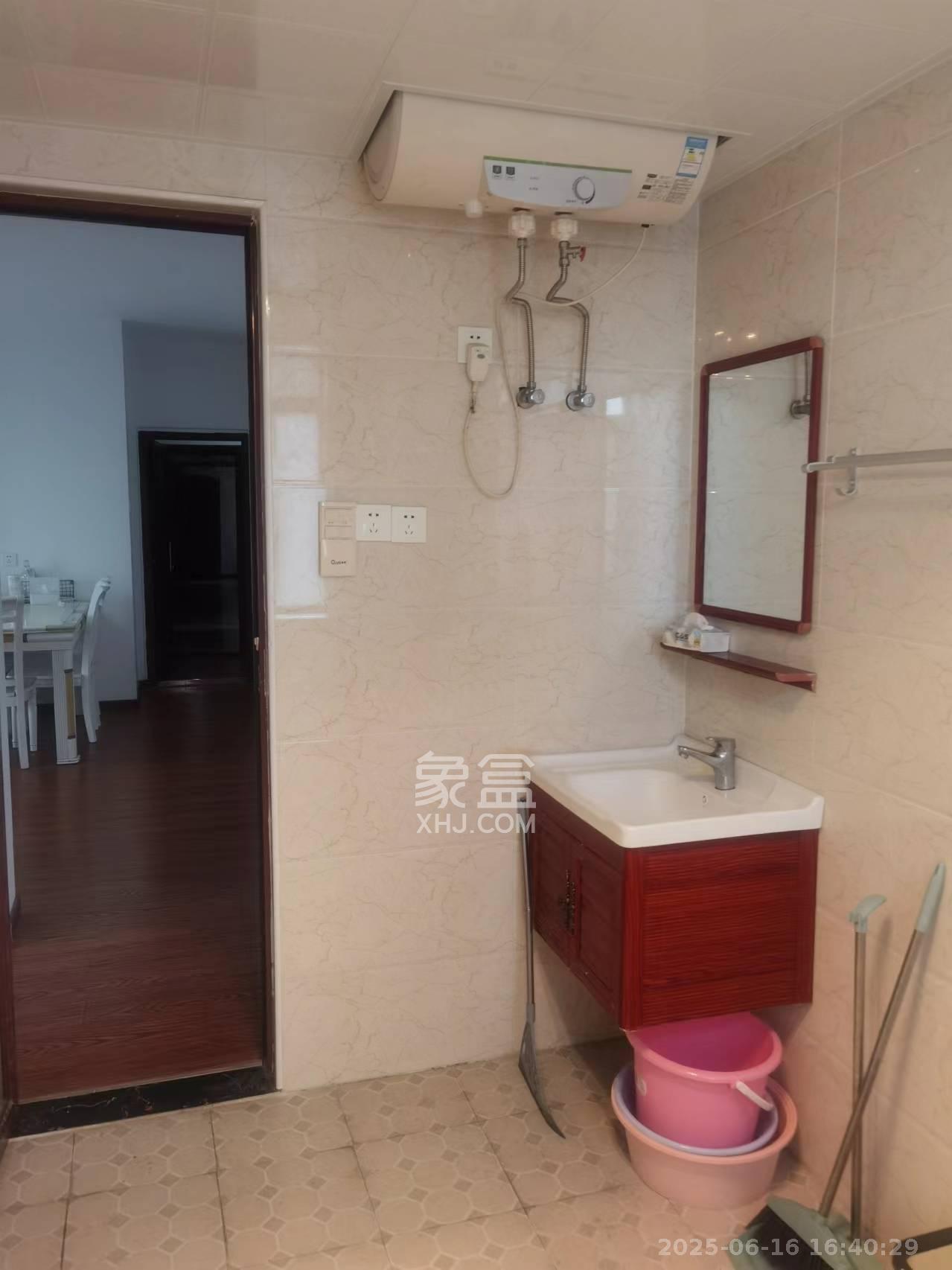 剑桥名门  2室2厅1卫   2500.00元/月室内图