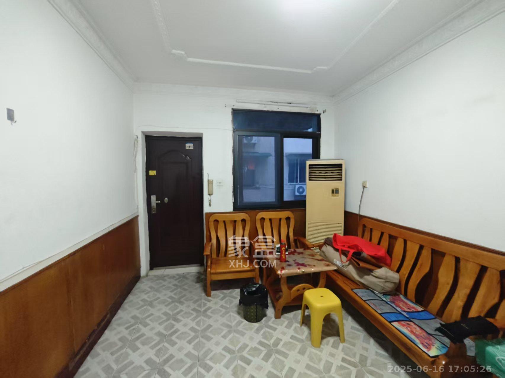 高压开关厂宿舍  2室1厅1卫    1200.0元/月 高压开关厂宿舍  2室1厅1卫    1200.0元/月室内图