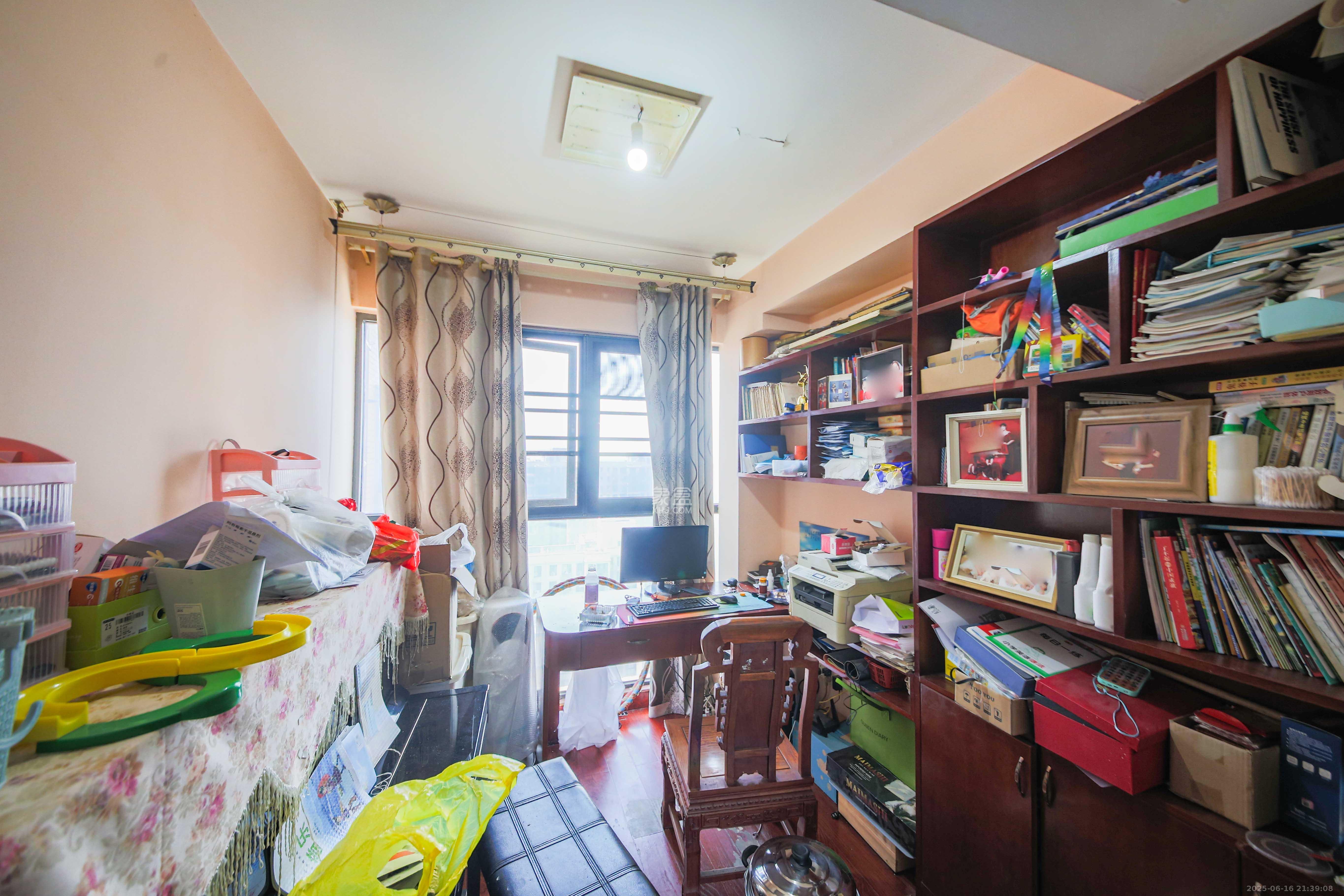 鑫远御文台一期  4室2厅2卫    115.0万 鑫远御文台一期  4室2厅2卫    115.0万卧室