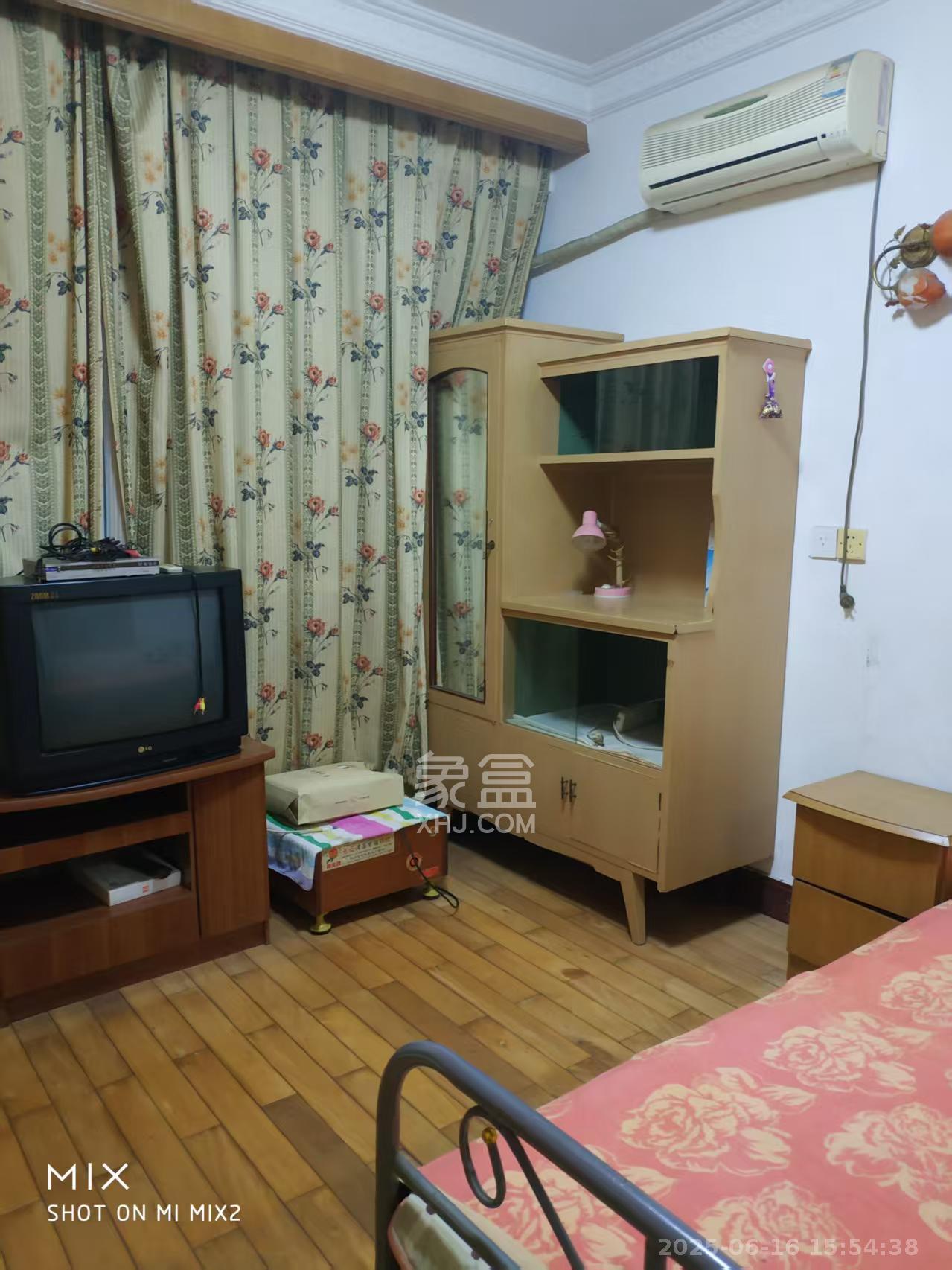 德雅村邮电器材宿舍 4室2厅1卫 1800.0元/月 德雅村邮电器材宿舍 4室2厅1卫 1800.0元/月室内图