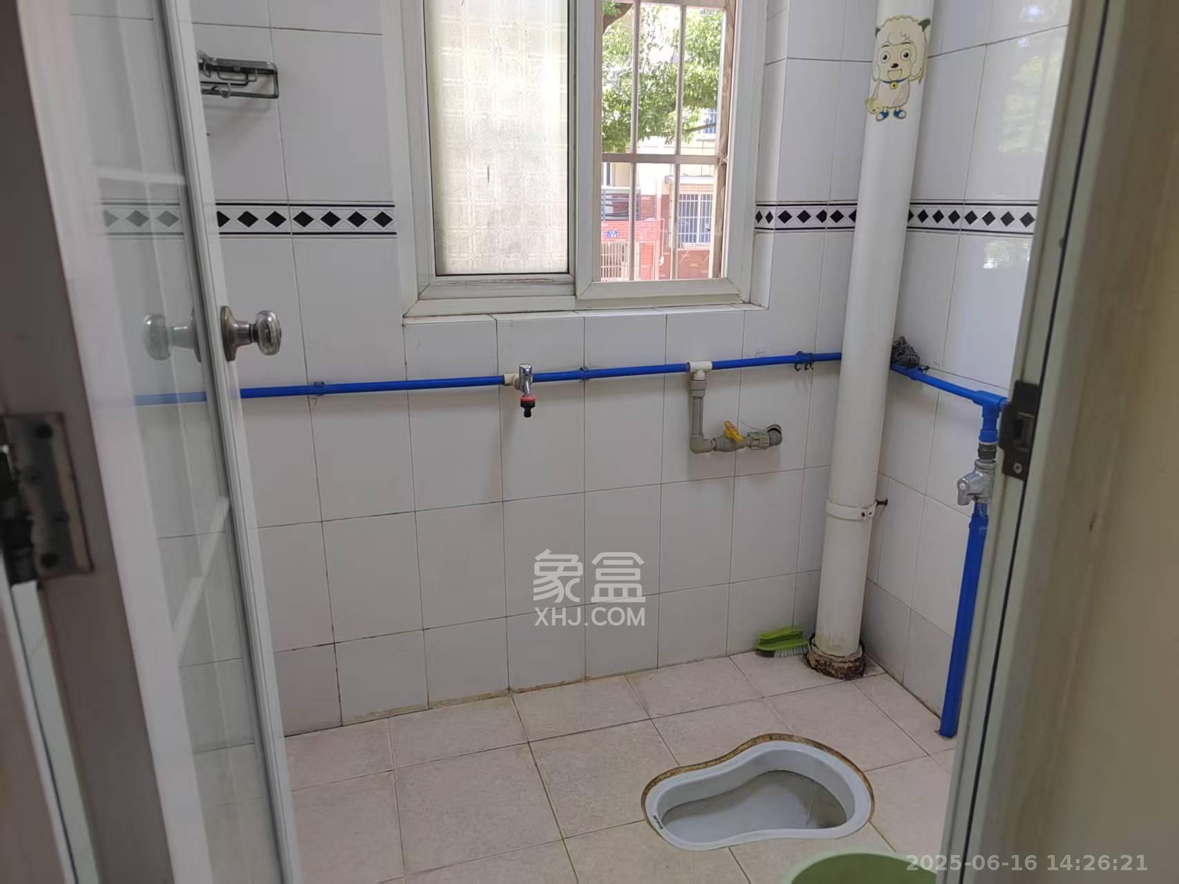 公交金盆小区  3室2厅2卫    2000.0元/月室内图