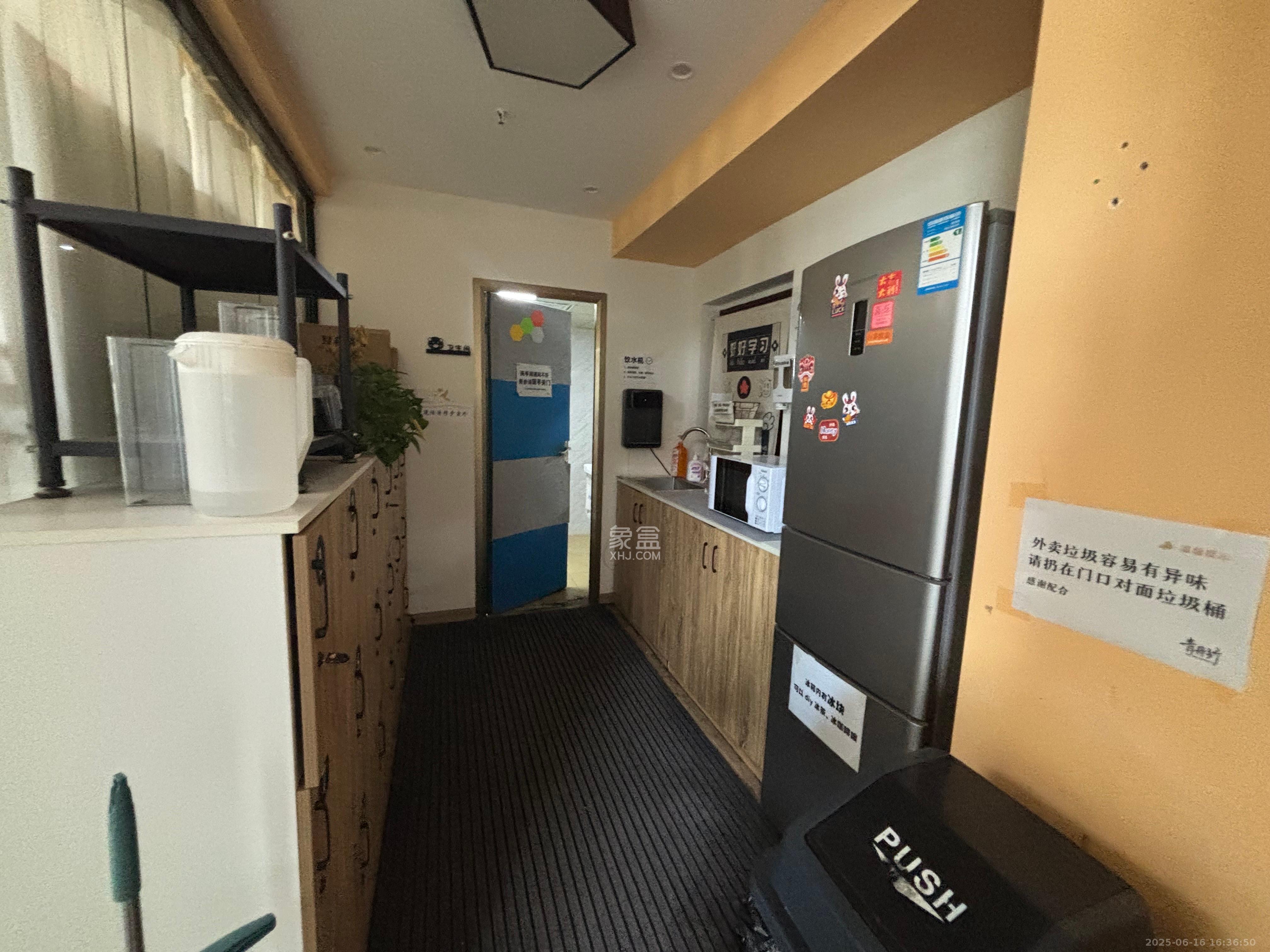 奥克斯广场 1室1厅1卫 6400.0元/月 奥克斯广场 1室1厅1卫 6400.0元/月室内图