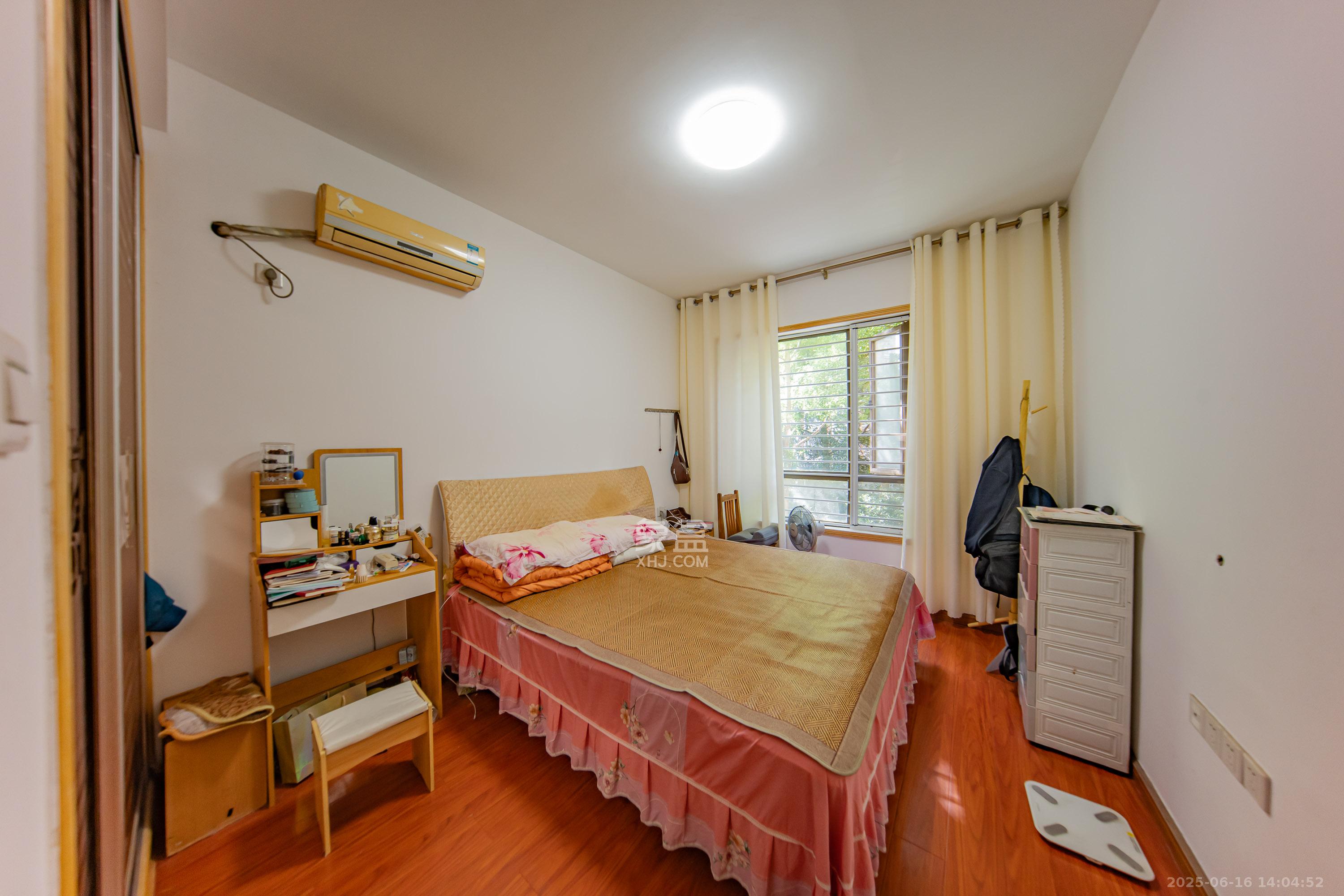 米兰春天  3室2厅1卫    52.0万卧室