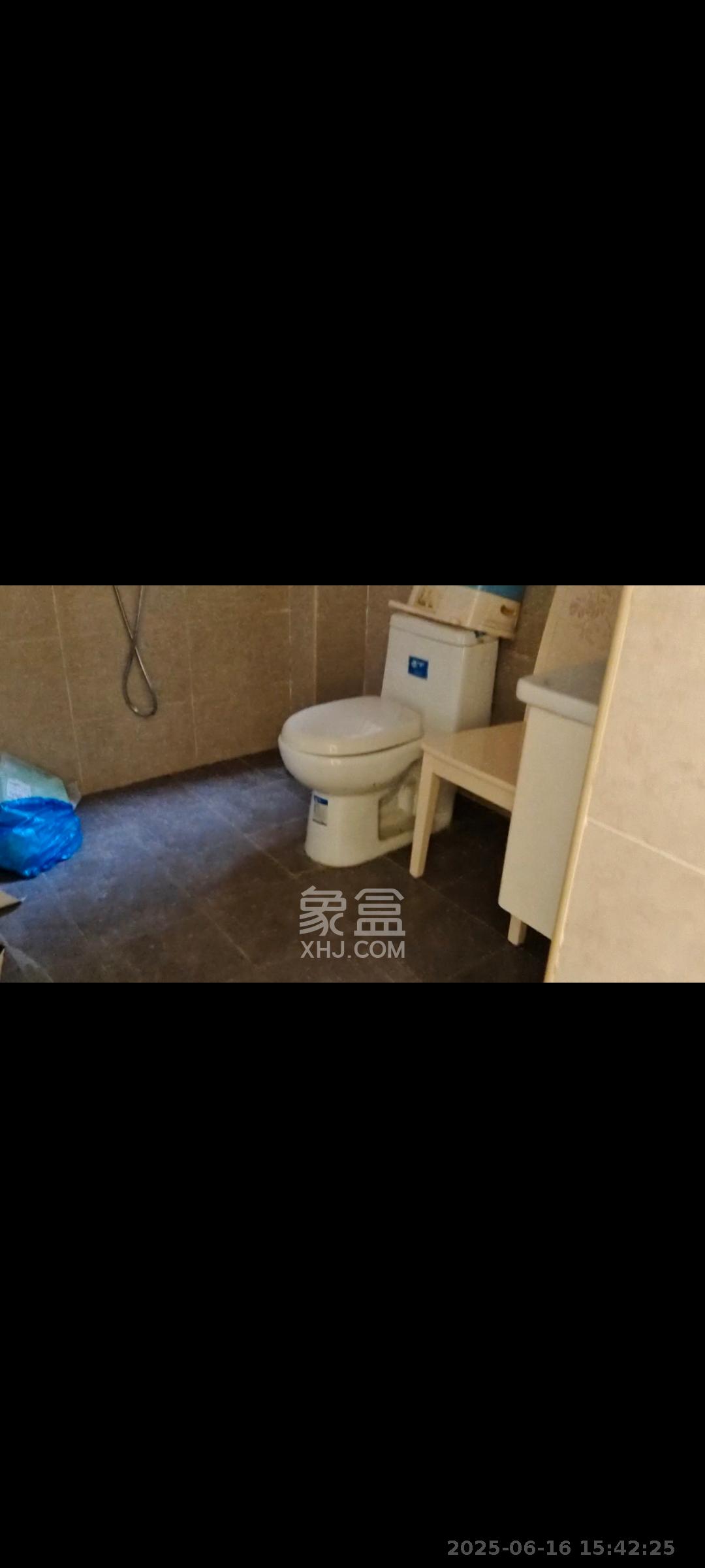 山水湾  3室2厅1卫   1900.00元/月室内图