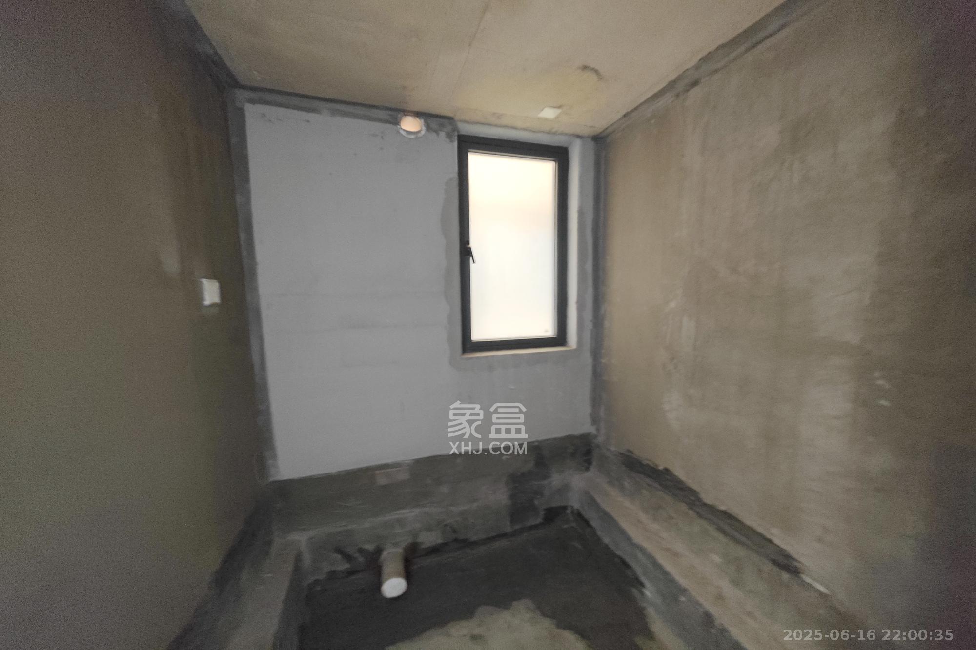 建发中央悦府  4室2厅2卫   176.00万其他
