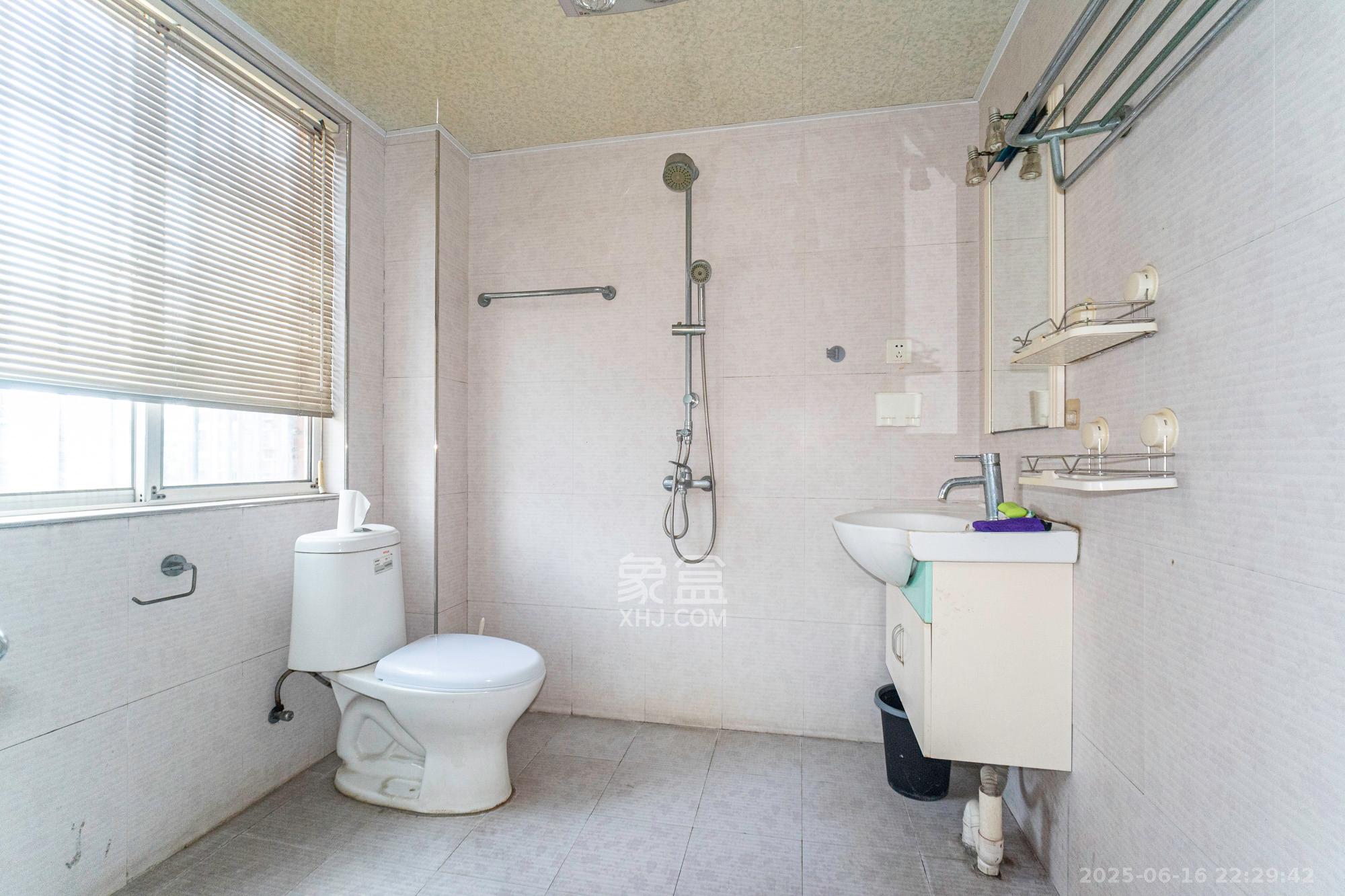 星城雅郡 3室2厅2卫 86.8万 星城雅郡 3室2厅2卫 86.8万卫生间