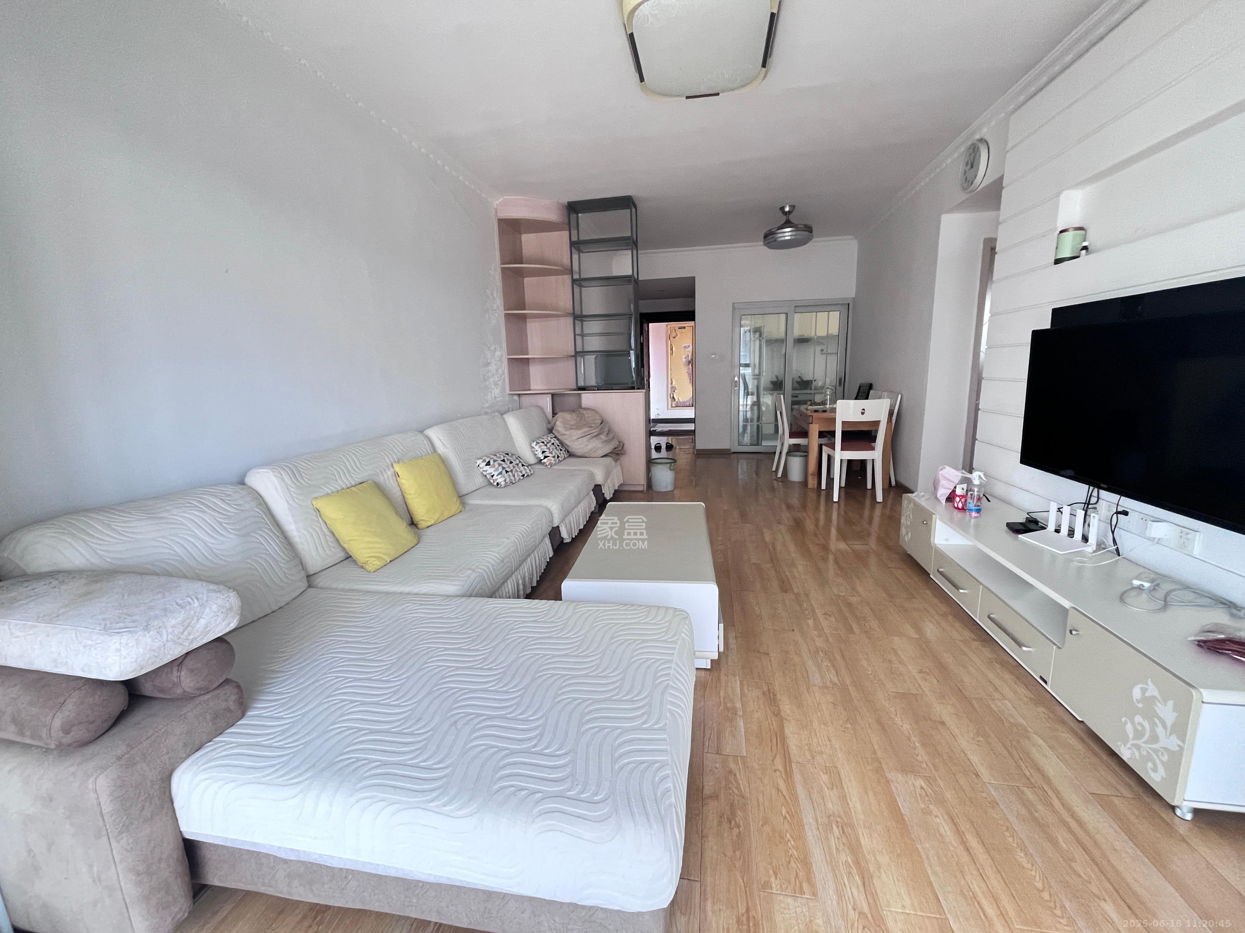 极目楚天  2室2厅1卫    2600.0元/月 极目楚天  2室2厅1卫    2600.0元/月