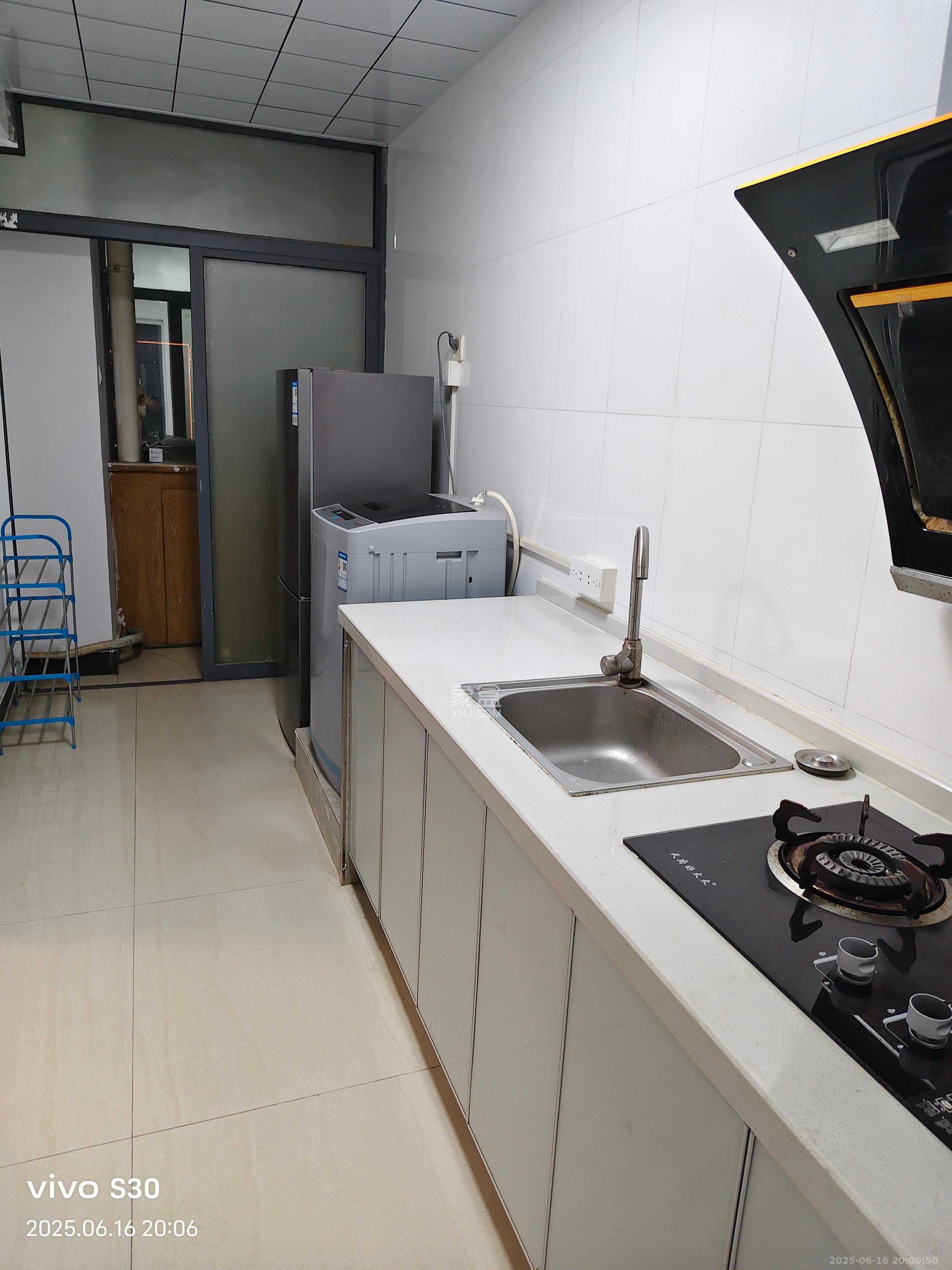 湘域中央 1室1厅1卫 2700.0元/月 湘域中央 1室1厅1卫 2700.0元/月室内图