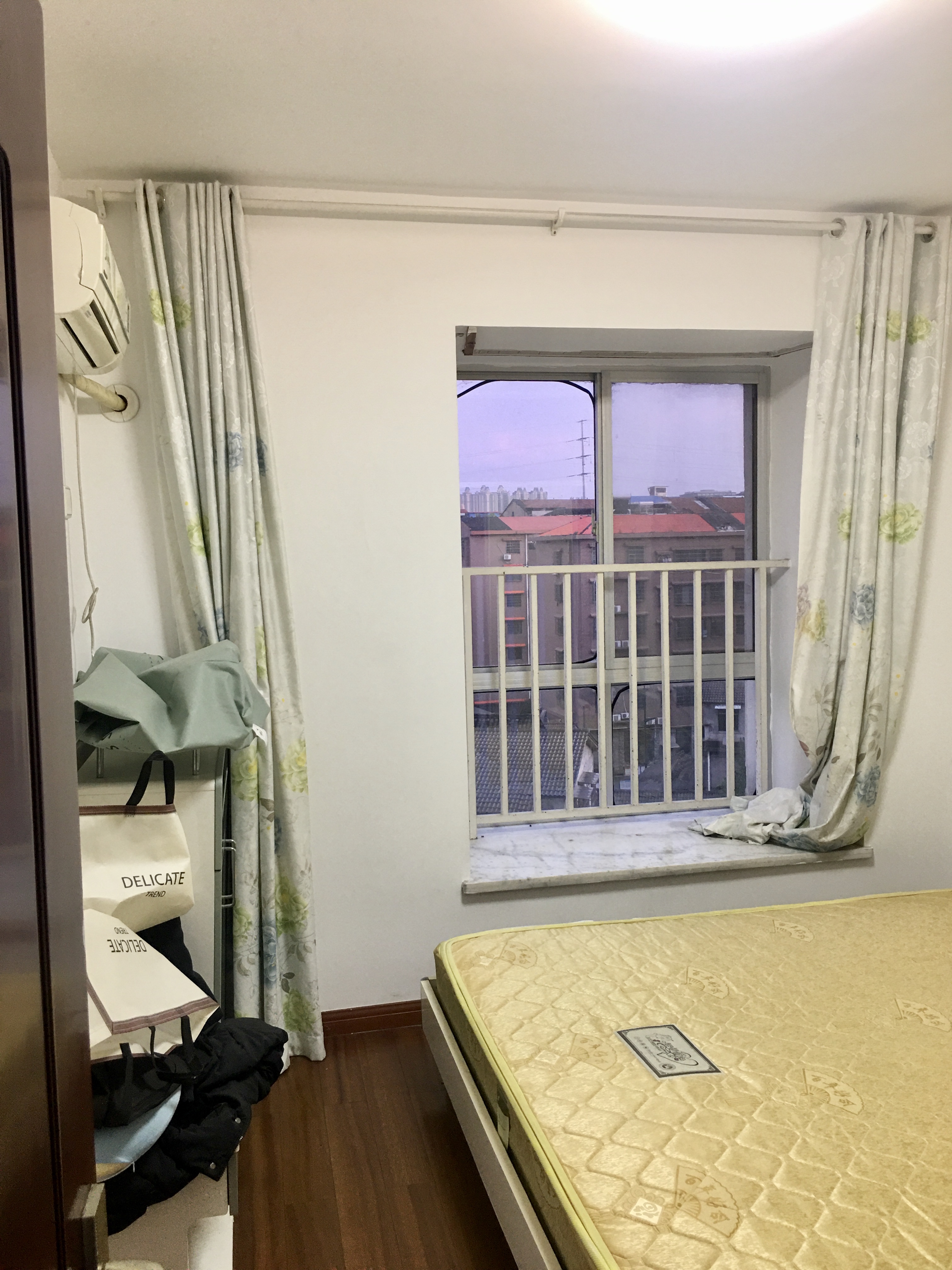 银色现代城 3室2厅1卫 1800.0元/月 银色现代城 3室2厅1卫 1800.0元/月室内图