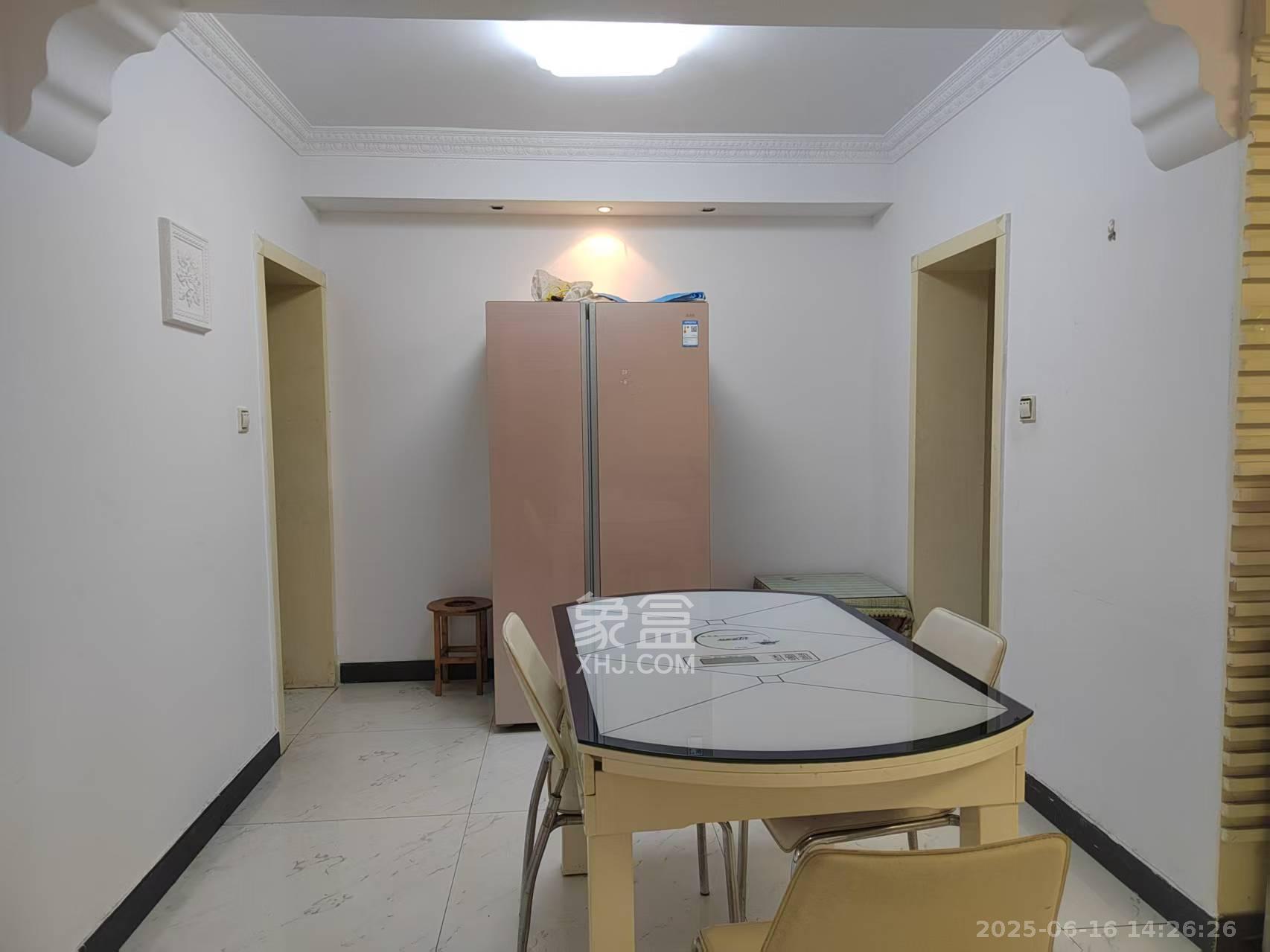 公交金盆小区  3室2厅2卫    2000.0元/月室内图