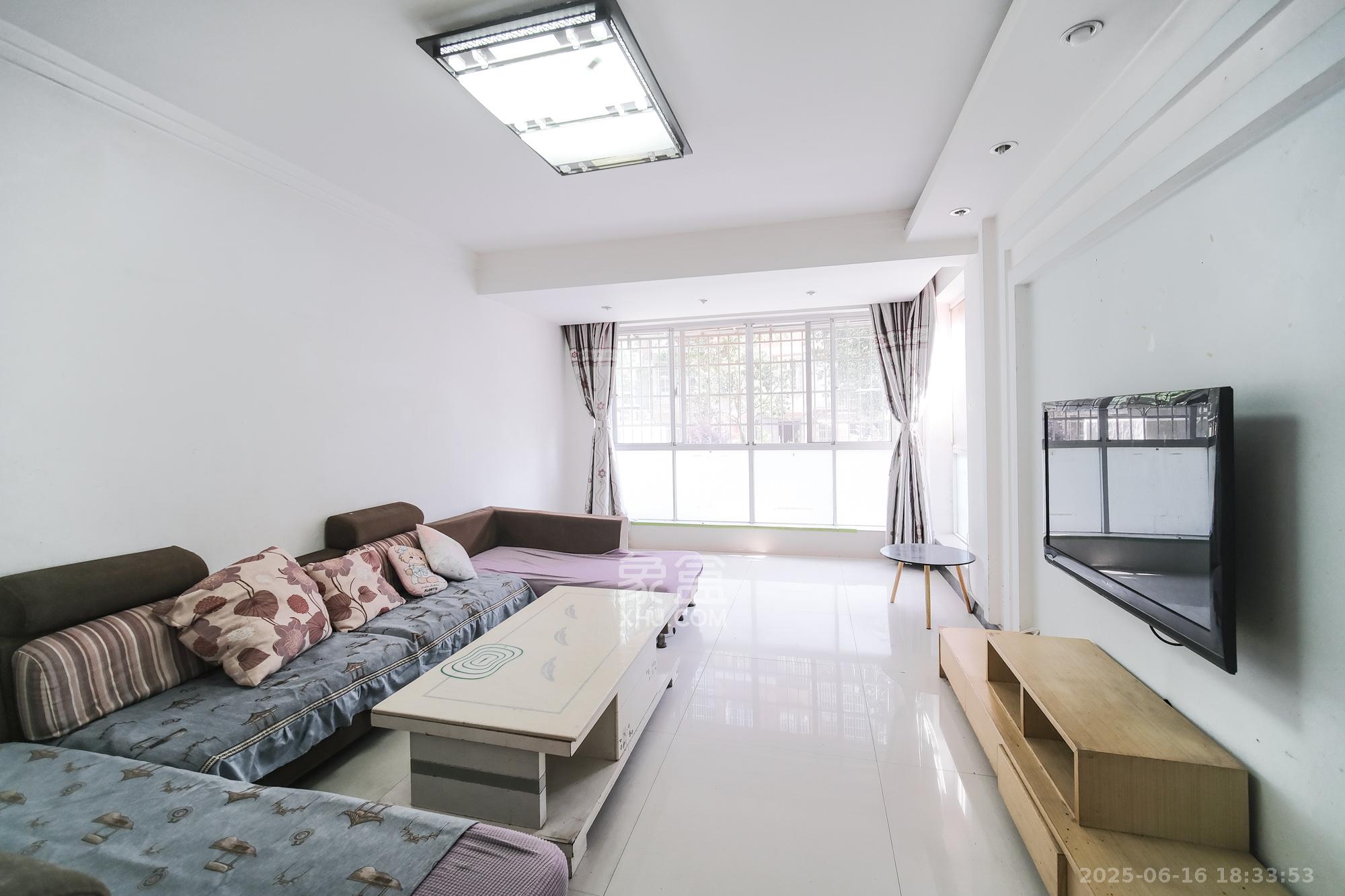 长丰星城  3室2厅1卫    62.8万客厅