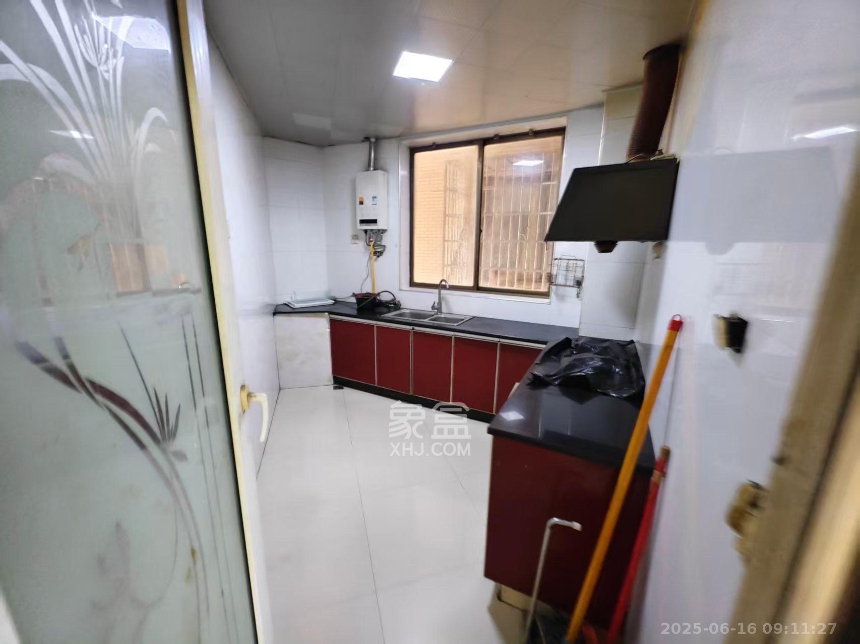 莲湖汽配城 5室2厅2卫 1700.0元/月 莲湖汽配城 5室2厅2卫 1700.0元/月室内图