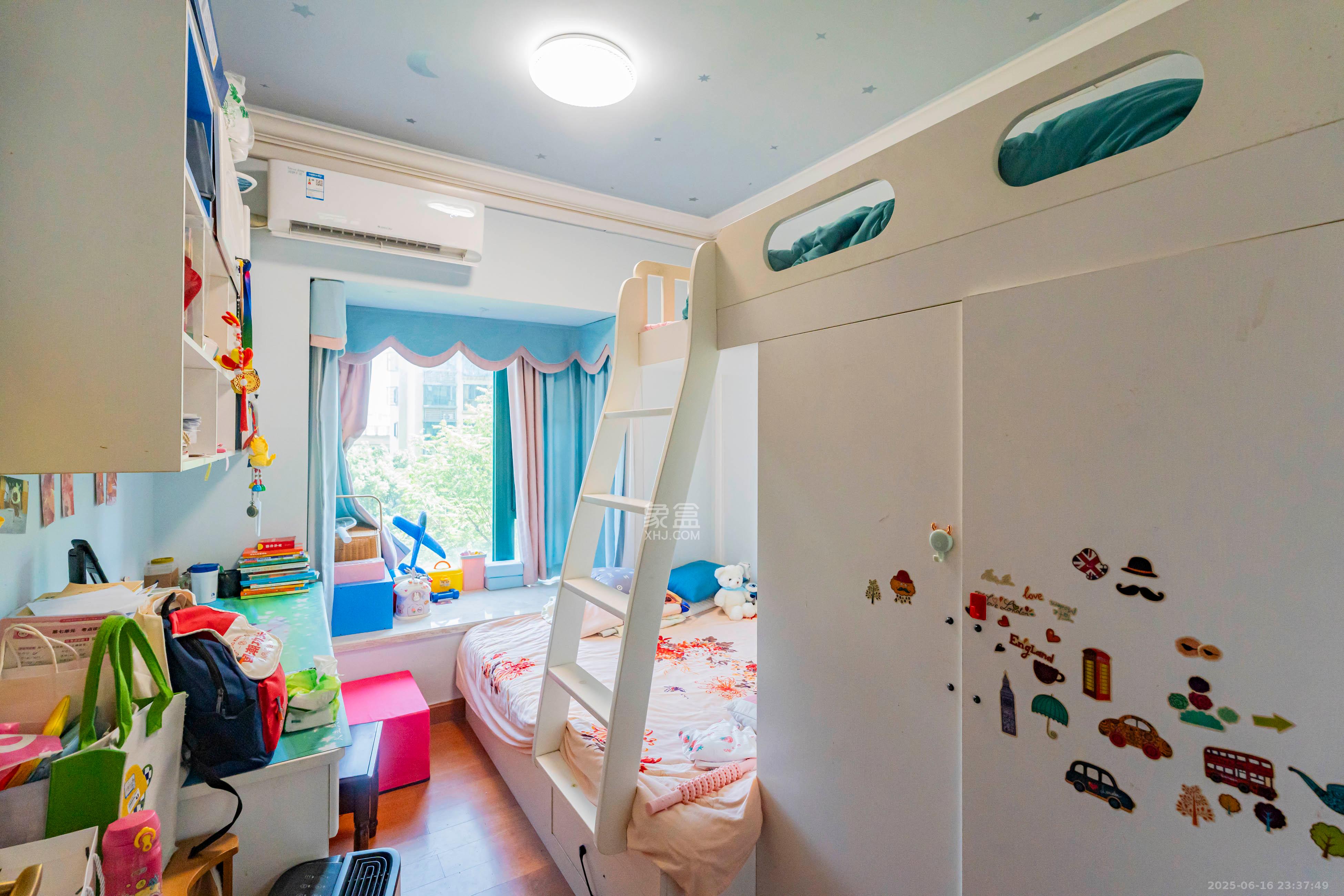 恒大雅苑 3室2厅2卫 122.0万 恒大雅苑 3室2厅2卫 122.0万卧室