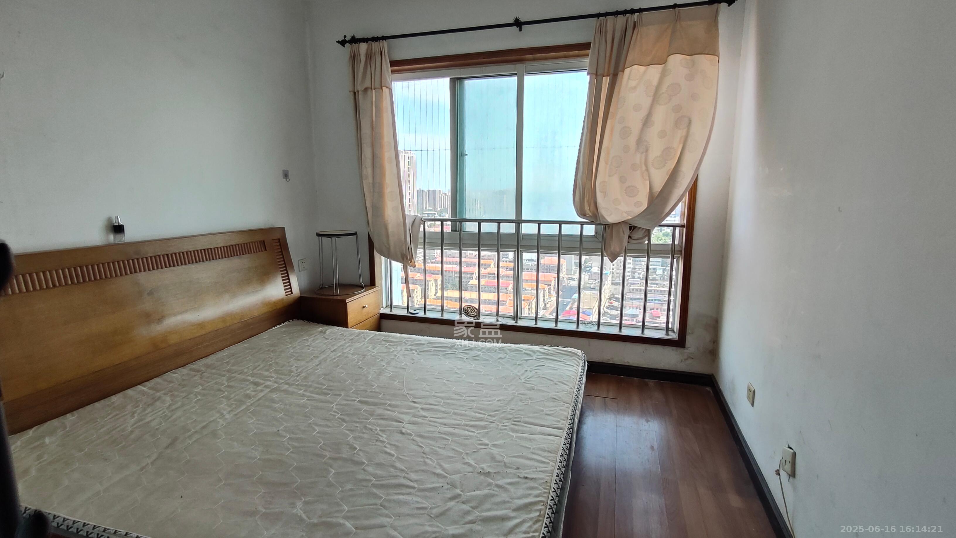 晶华美地  2室2厅1卫    1300.0元/月 晶华美地  2室2厅1卫    1300.0元/月室内图