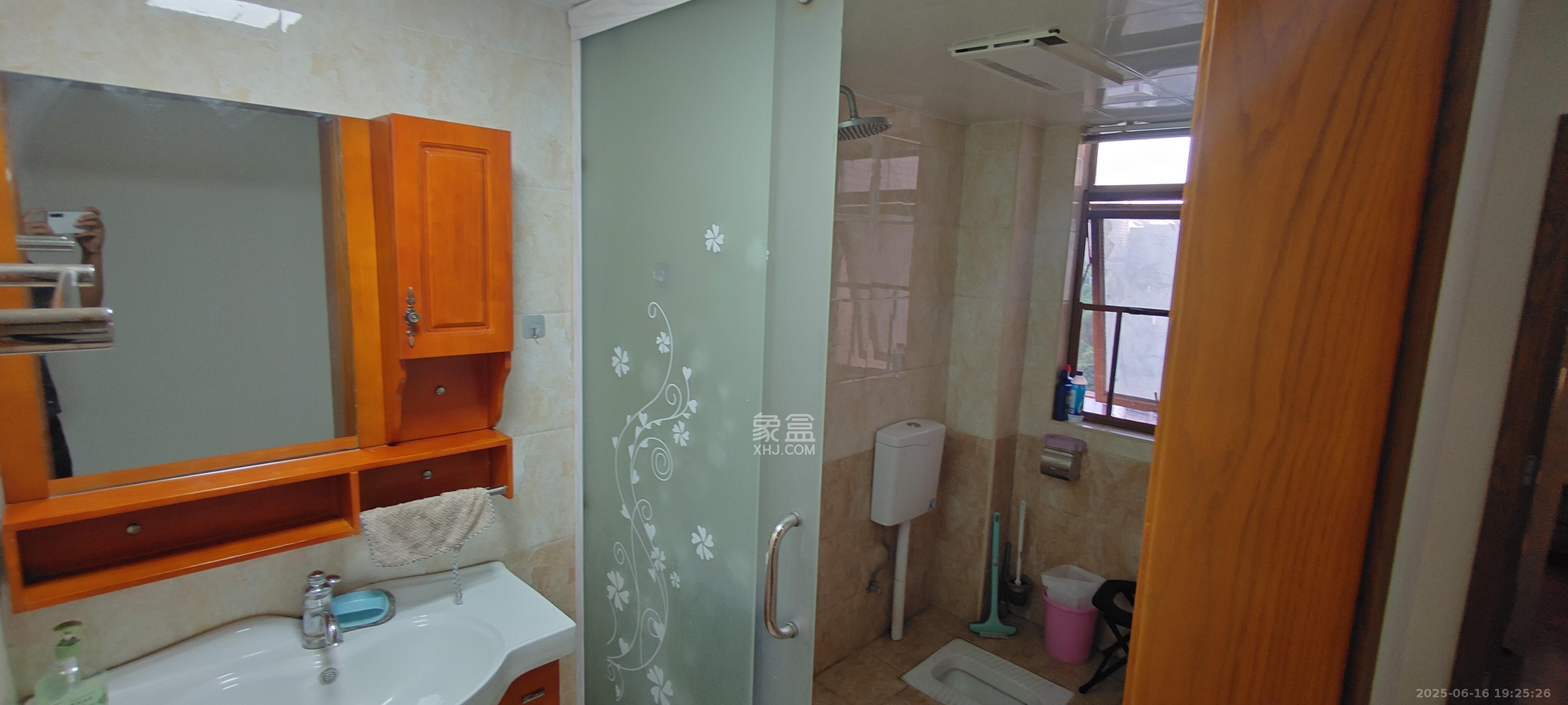 万里时代  3室2厅1卫   2700.00元/月室内图