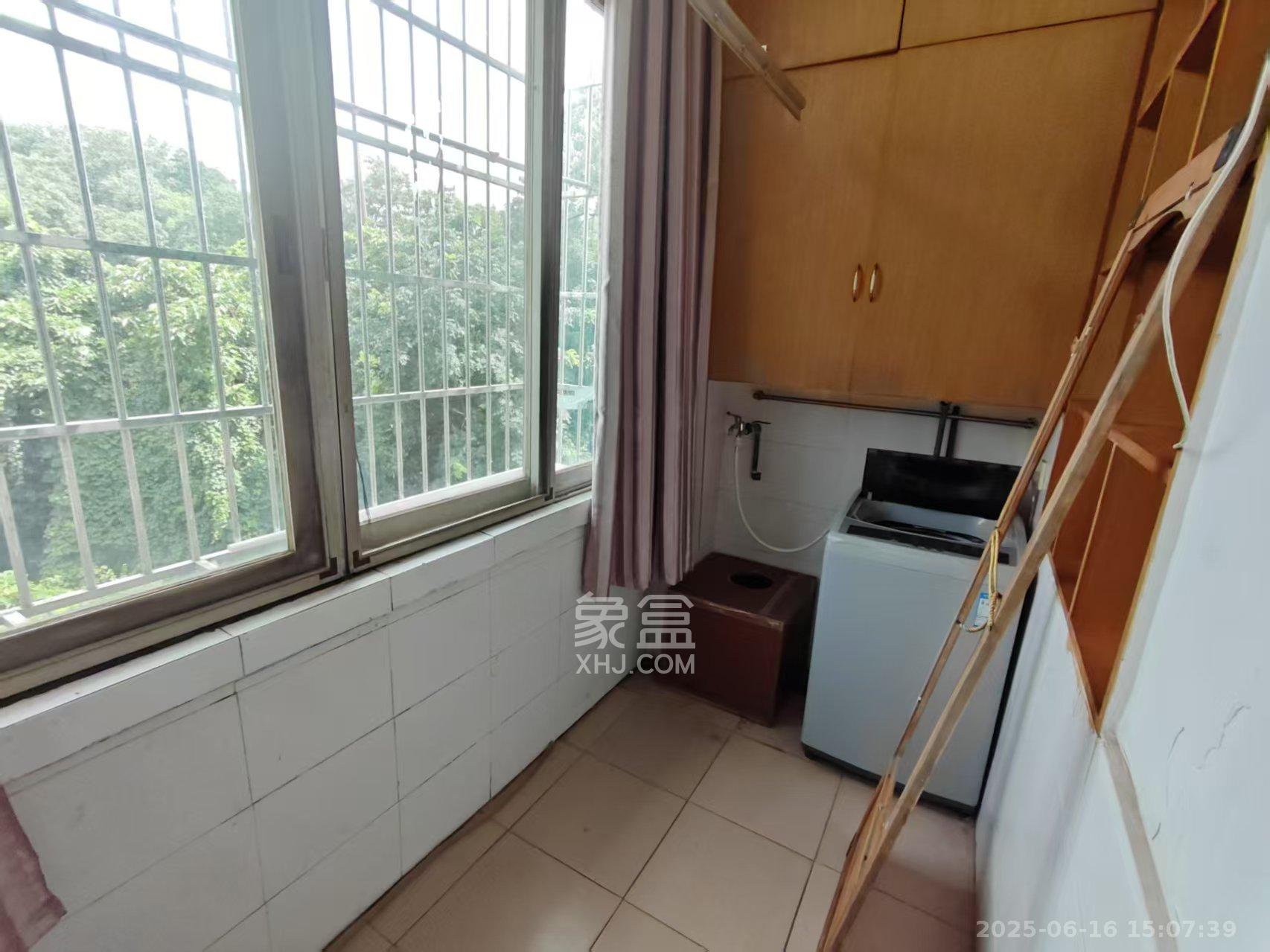 谢家冲  3室2厅1卫    1400.0元/月 谢家冲  3室2厅1卫    1400.0元/月室内图