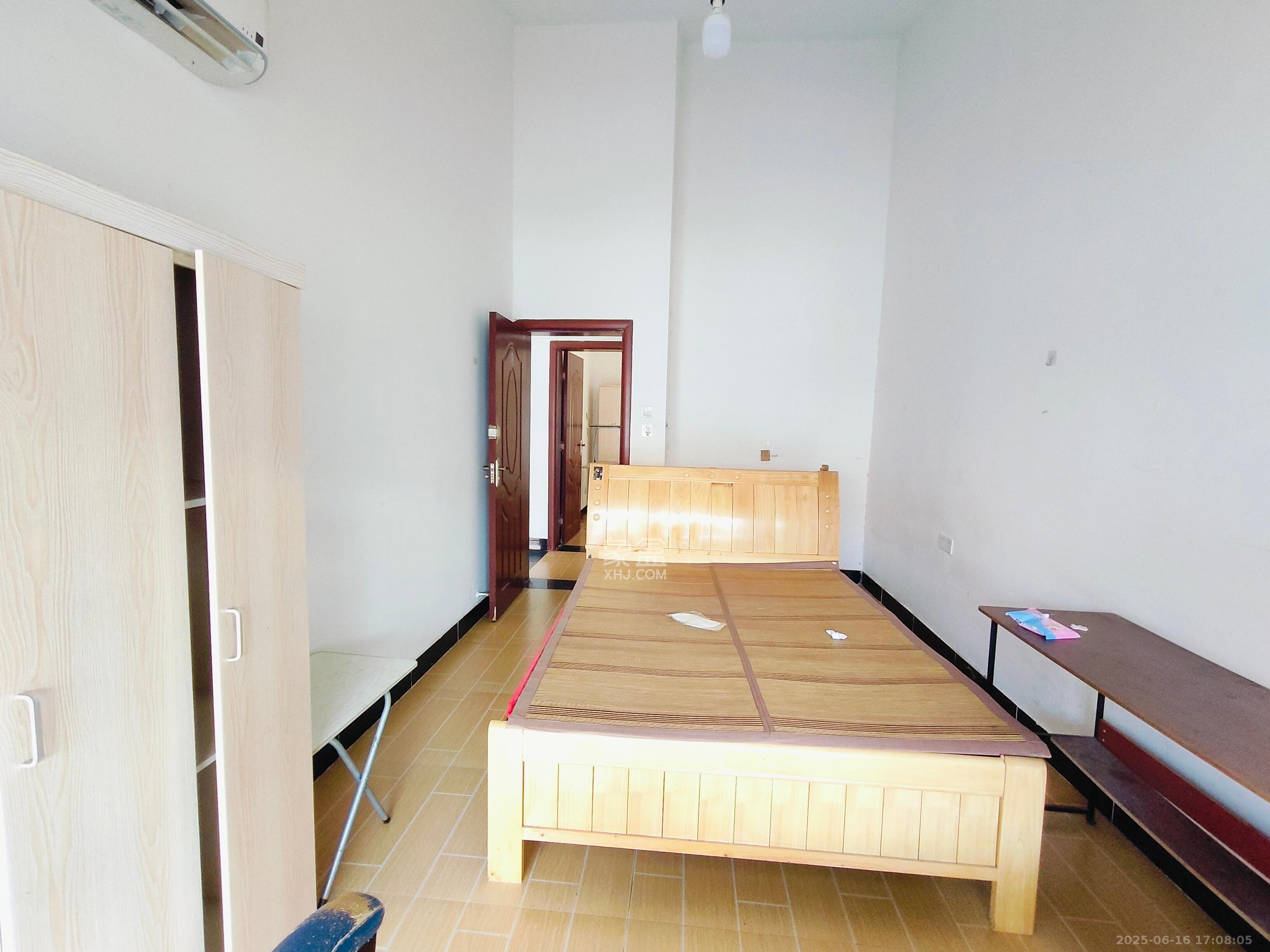 湘绣城  3室2厅1卫    1400.0元/月 湘绣城  3室2厅1卫    1400.0元/月