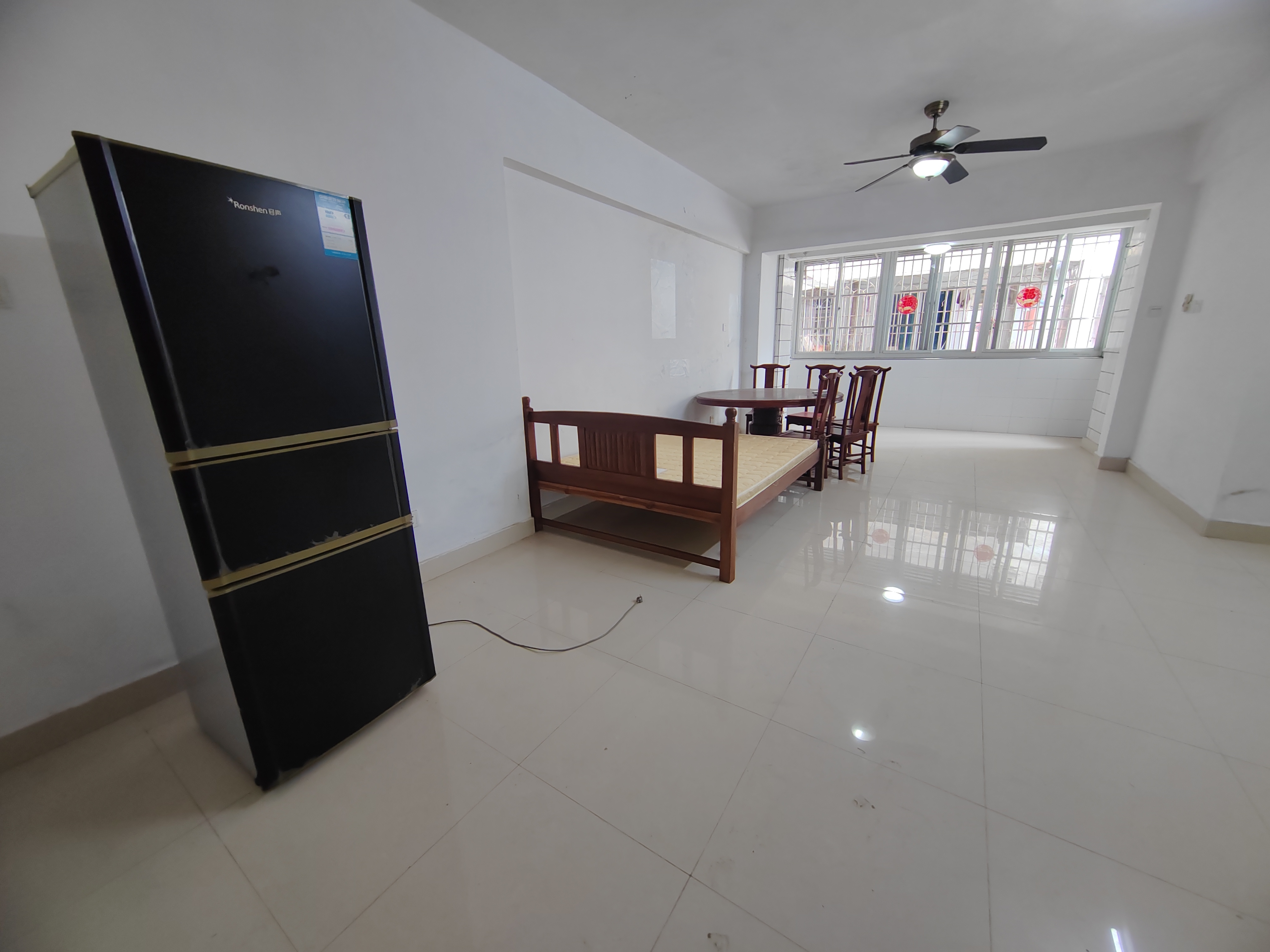 中一大厦  3室2厅2卫    2000.0元/月 中一大厦  3室2厅2卫    2000.0元/月室内图