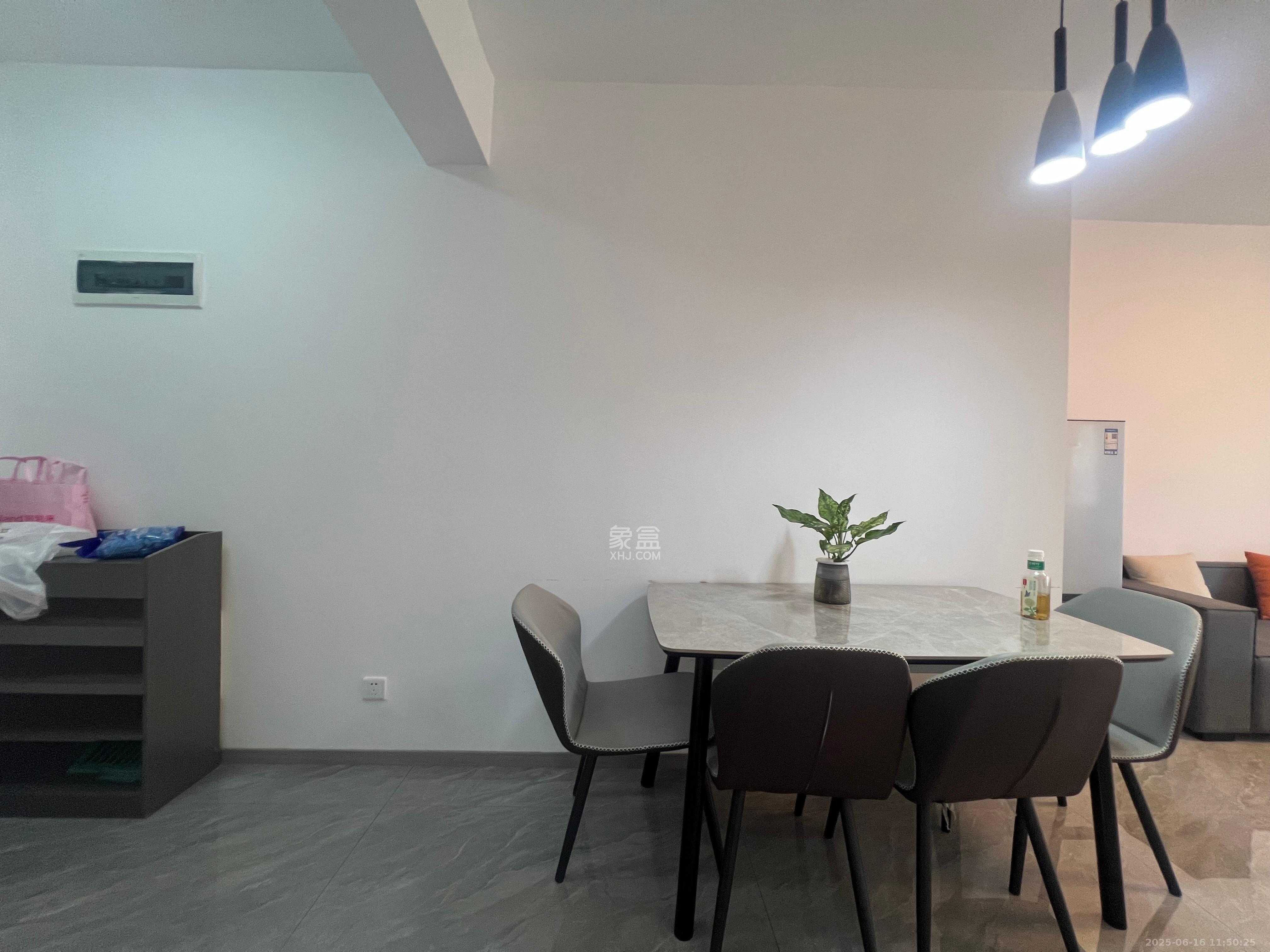 韭菜园嘉苑  2室1厅1卫    3400.0元/月室内图