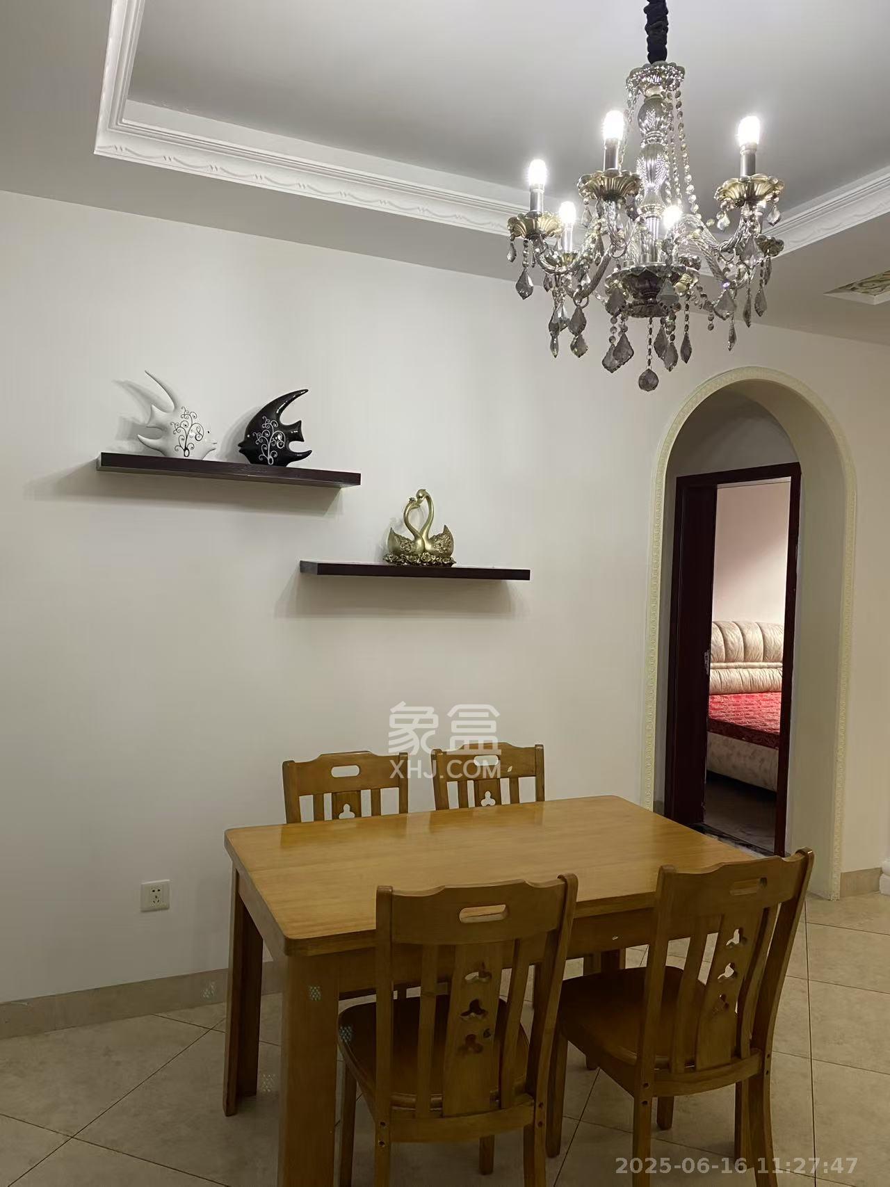 华雅花园 2室2厅1卫 39.8万 华雅花园 2室2厅1卫 39.8万客厅