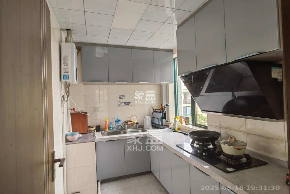 东方新城  5室2厅2卫    1000.0元/月 东方新城  5室2厅2卫    1000.0元/月室内图