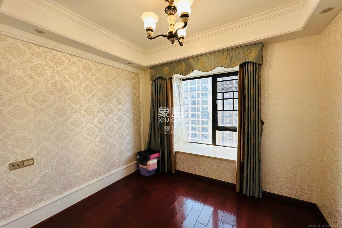 保利西海岸B区  5室2厅2卫    4500.0元/月 保利西海岸B区  5室2厅2卫    4500.0元/月室内图