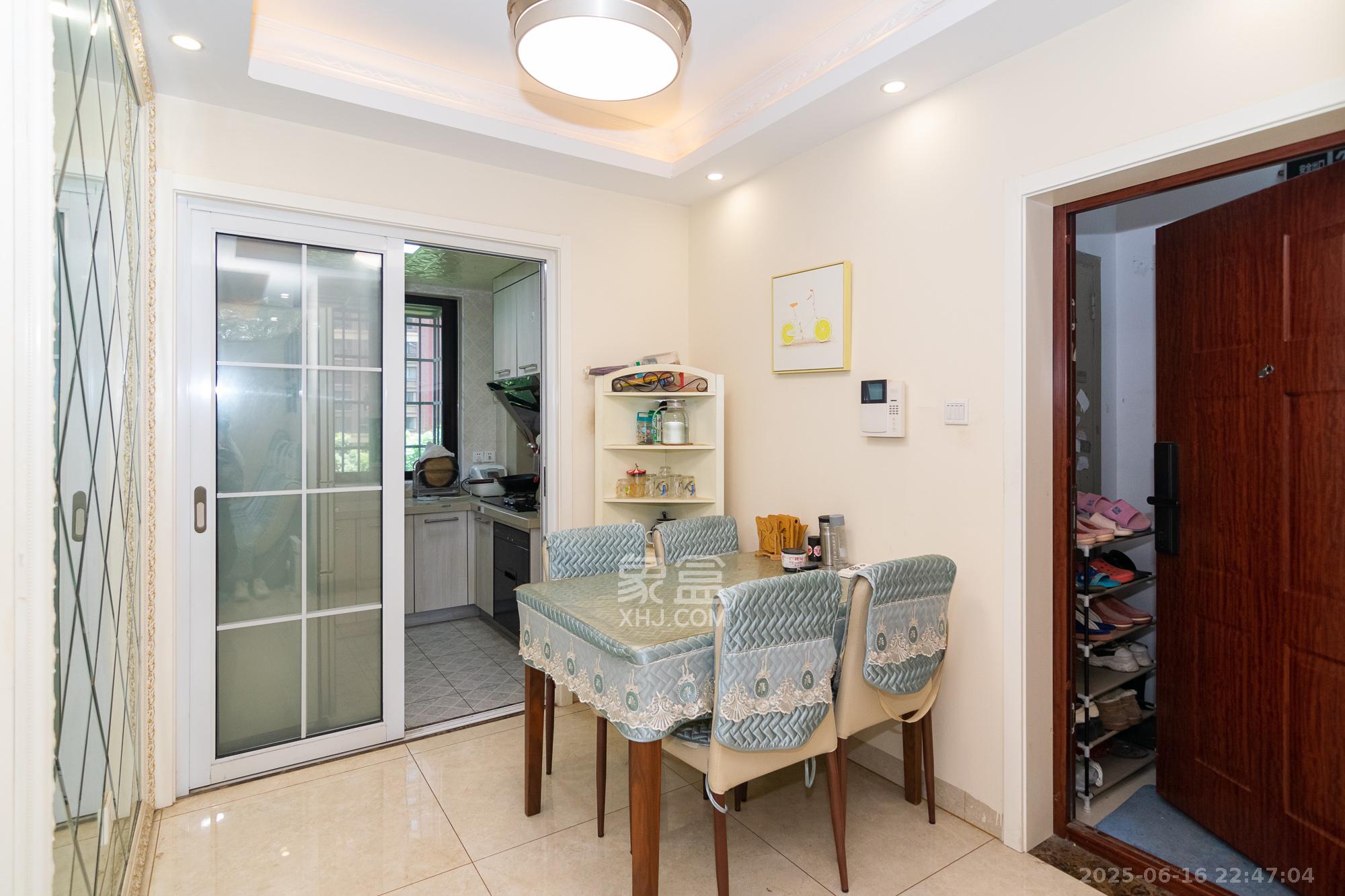 新城国际花都 3室2厅1卫 56.0万 新城国际花都 3室2厅1卫 56.0万客厅