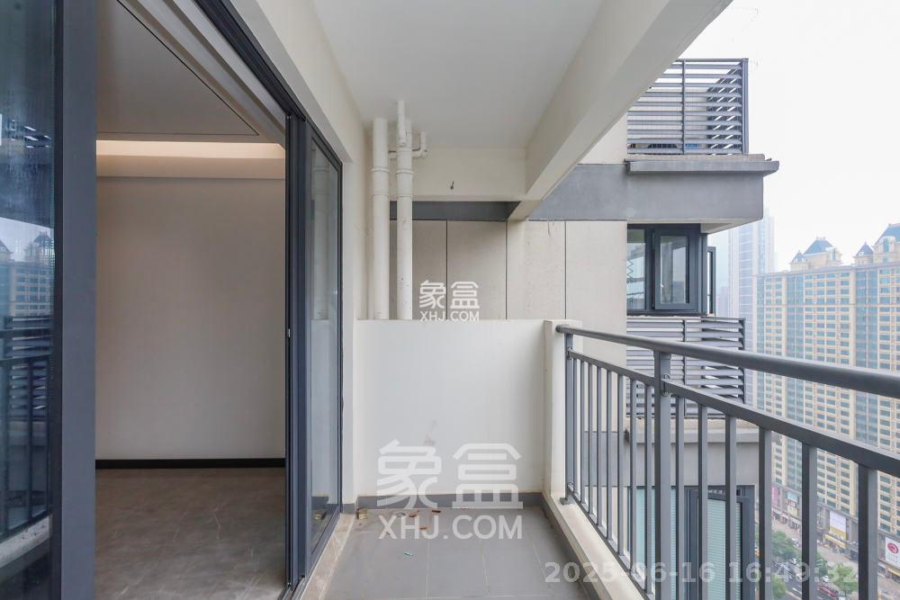 卓越中寰  4室2厅1卫   4000.00元/月室内图